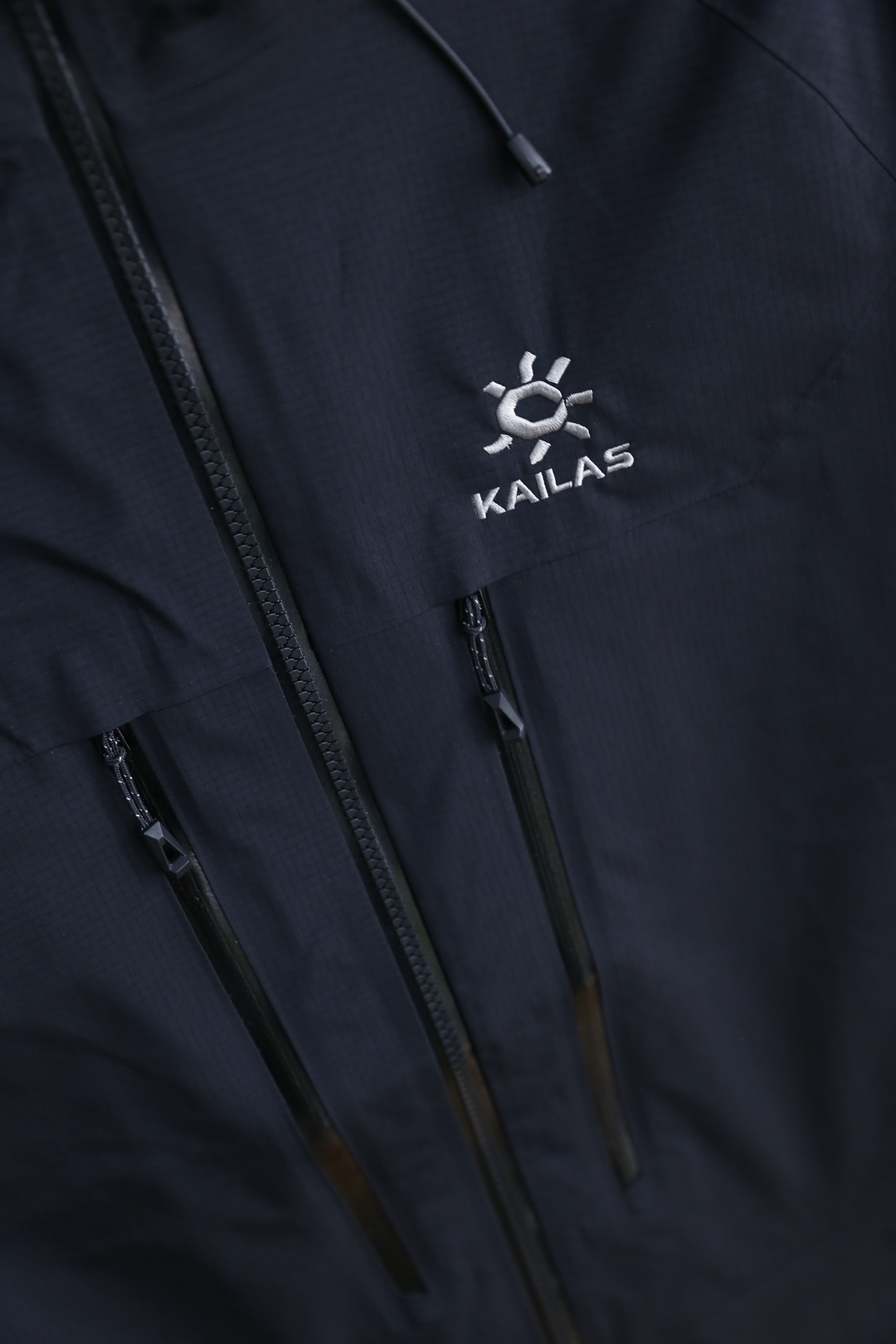 🔥凯乐石/KAILAS.
早秋新款🆕时尚男女同款连帽防水防风冲锋衣外套👍一直在延续的款式 潮流奢华单品系