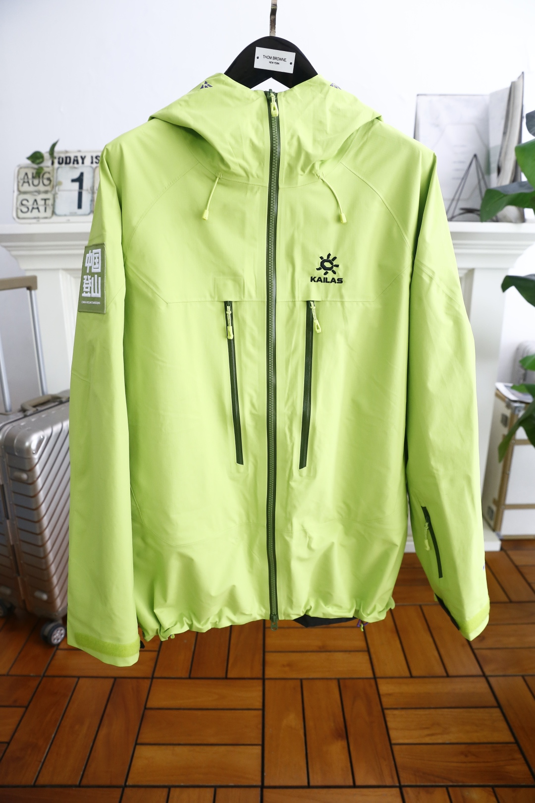 NO:514816,Kaileshi/KAILAS. The new style of the 2026 early autumn fashion men and women's hooded waterproof windproof jacket that has been continuing. Trendy luxury items series. Imported top outdoor waterproof windproof fabrics. The classic letters of luxury brands are designed with basic colors. The matching is classic enough. Perfectly display the fashion style of European brands. Adhere to quality!  Pay attention to every detail and be taller!  Quality goods, recommended to buy!  Complete three standards!  Counter code S-2XL, shipped the next day!  ,,jackets & coats,hats,alexander wang19860909凯乐石/KAILAS. 2026早秋新款时尚男女同款连帽防水防风冲锋衣外套一直在延续的款式 潮流奢华单品系列 进口顶级户外防水防风面料 奢华品牌经典字母LOGO设计颜色够基础 搭经够经典 完美展现欧洲大牌时尚风 坚持品质！注意每个细节,上身高大上！ 品质货,推荐购入！三标齐全！专柜码数S-2XL,隔天出货！,,jackets & coats,hats,alexander wang,Men's clothing