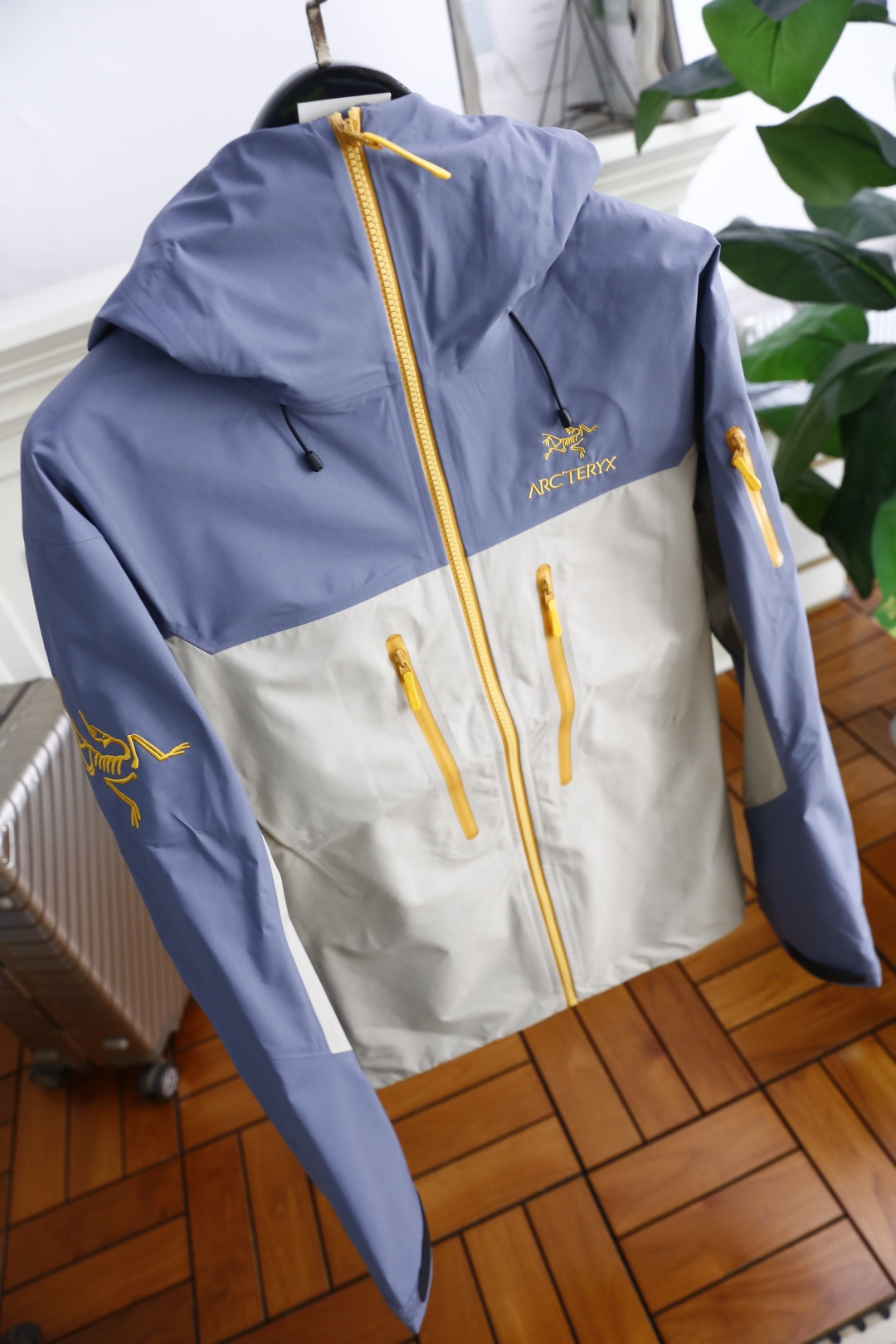 🔥始祖鸟/archaeoPteryx.
26早秋新品🆕时尚百搭男女同款拼色冲锋衣！胸前采用品牌经典LOG