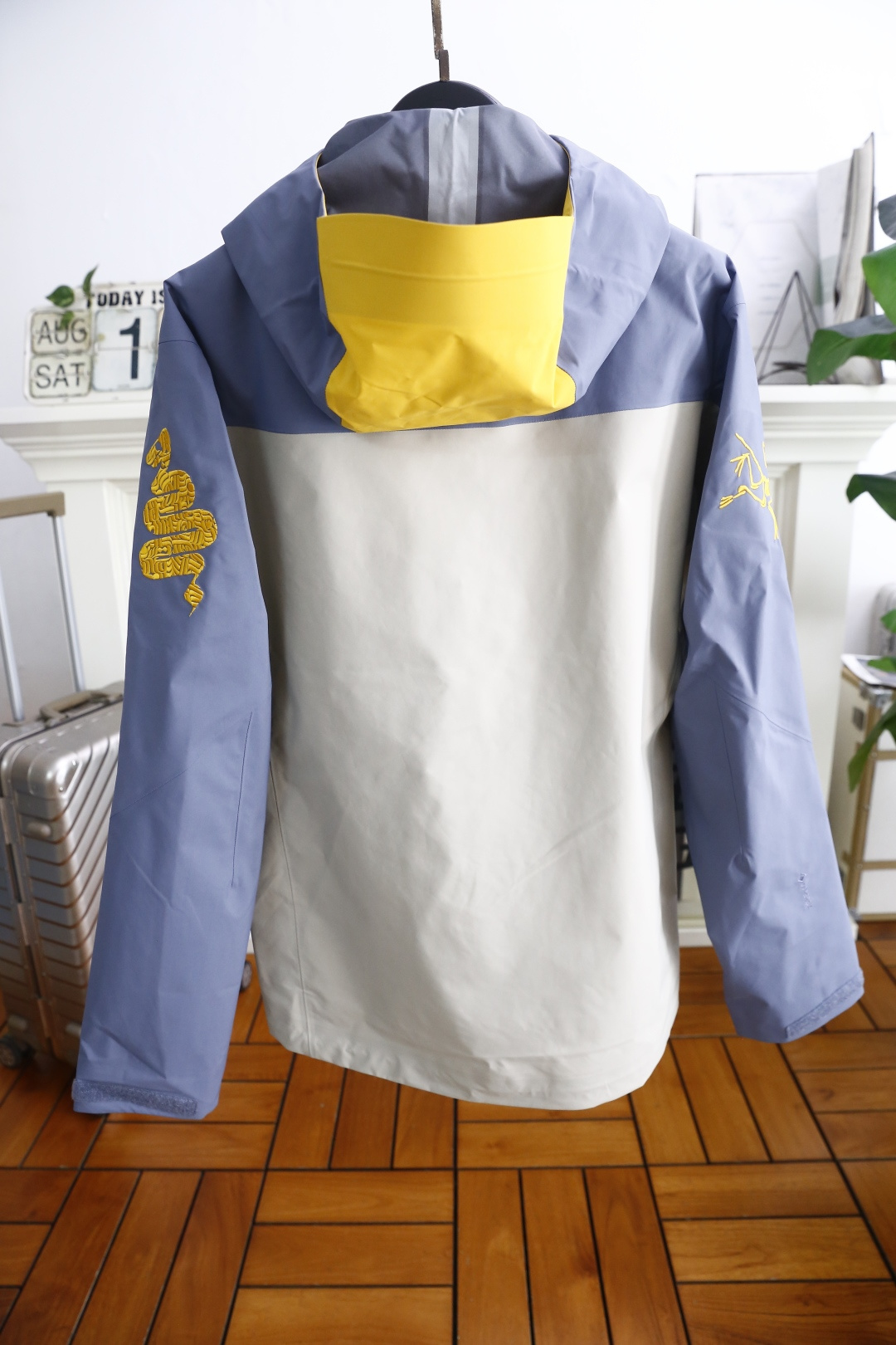 🔥始祖鸟/archaeoPteryx.
26早秋新品🆕时尚百搭男女同款拼色冲锋衣！胸前采用品牌经典LOG