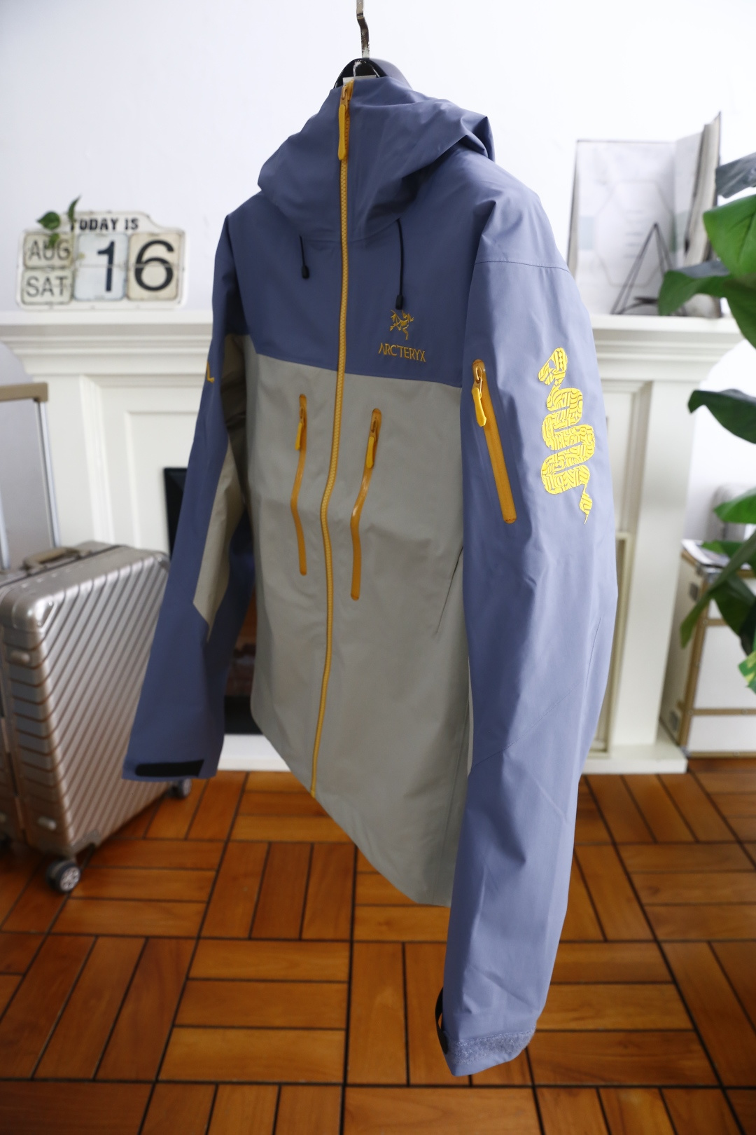 🔥始祖鸟/archaeoPteryx.
26早秋新品🆕时尚百搭男女同款拼色冲锋衣！胸前采用品牌经典LOG