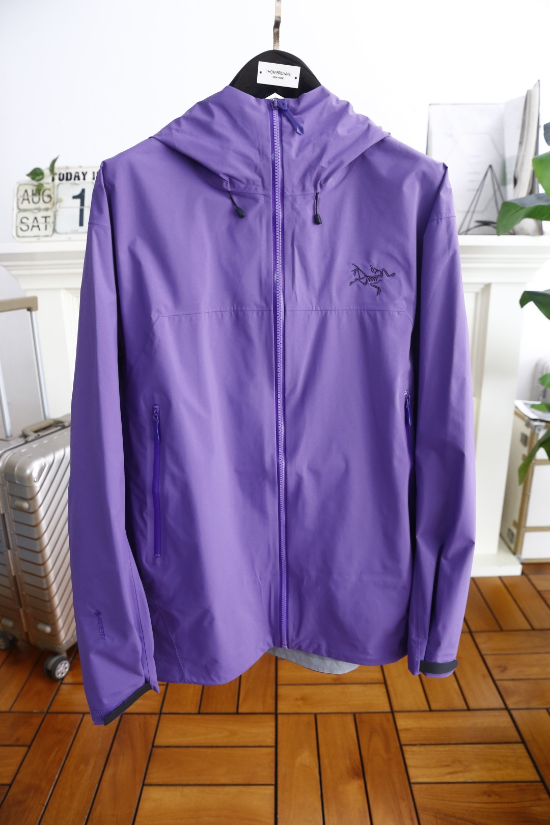 NO:514817,Archaeopteryx. 26 early autumn new fashion and versatile men and women’s same style as jacket!  The brand's classic logo is paired with three functions: waterproof, windproof and breathable. This is not just an ordinary jacket, it is the best companion for outdoor sports enthusiasts, but also an ideal choice for urban commuters to use high-tech fabrics to effectively block rainwater penetration and keep the body dry even in heavy rain. The special fabric structure can withstand strong winds and protect you from the troubles of cold and wind and sand!  Even during high-intensity exercise, it can ensure that sweat is discharged quickly, avoid moisture accumulation, and maintain comfort!  Counter size S-2XL, shipped the next day!  ,arc'teryx,jackets & coats,alexander wang19860909始祖鸟/archaeopteryx. 26早秋新品时尚百搭男女同款冲锋衣！胸前采用品牌经典LOGO搭配具有防水、防风、透气三大功能.这不仅仅是一件普通的外套,它是户外运动爱好者的最佳伴侣,也是都市通勤者的理想选择采用高科技面料,有效阻挡雨水渗透,即使在暴雨中也能保持身体干爽特殊的织物结构能够抵御强风侵袭,保护你免受寒冷和风沙的困扰！即使在高强度运动中,也能确保汗水迅速排出,避免湿气积聚,保持舒适度！专柜尺码S-2XL,隔天出货！,arc'teryx,jackets & coats,alexander wang,Men's clothing