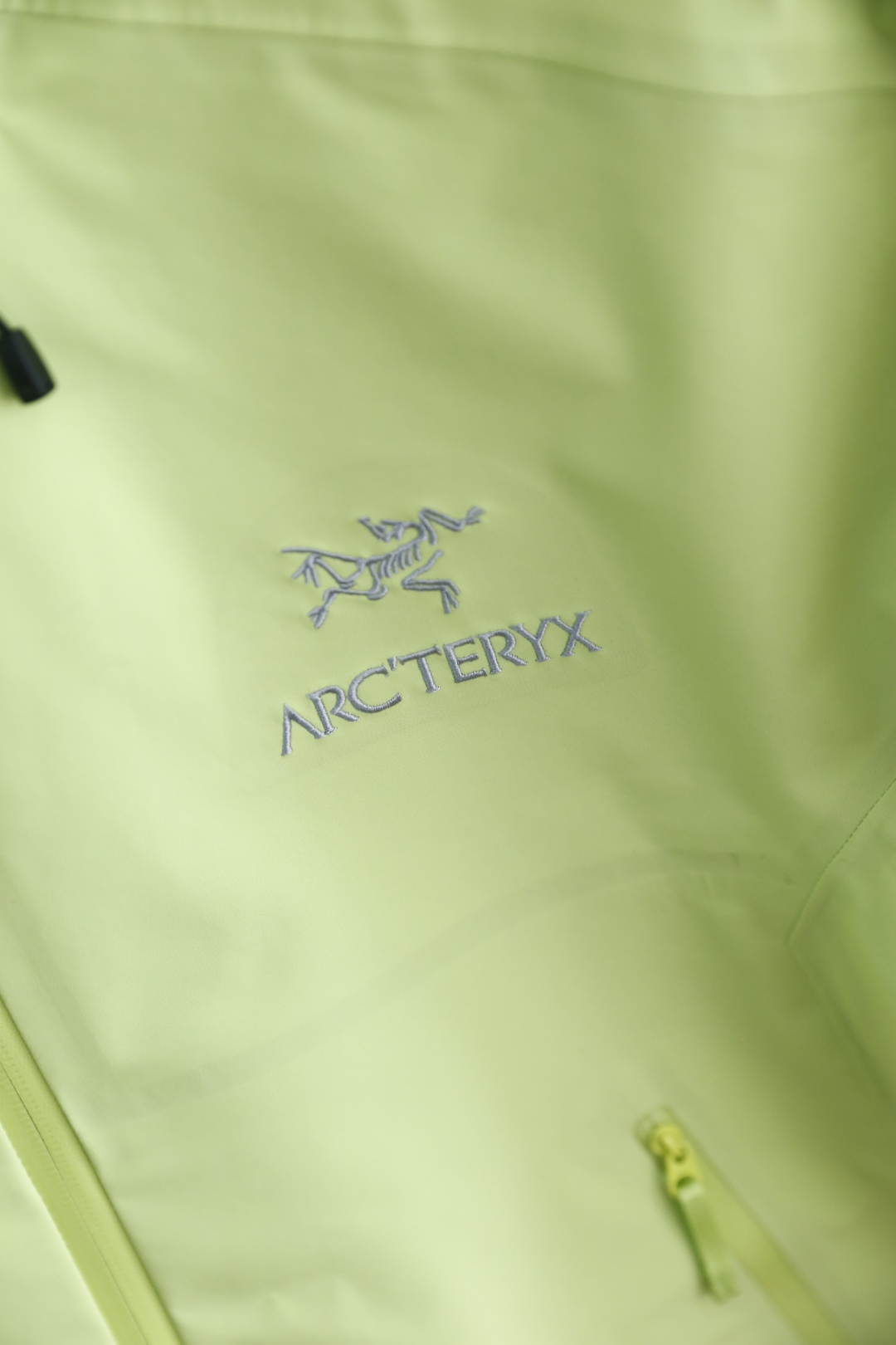 🔥始祖鸟/archaeoPteryx.
26早秋新品🆕时尚百搭男女同款冲锋衣！胸前采用品牌经典LOGO搭