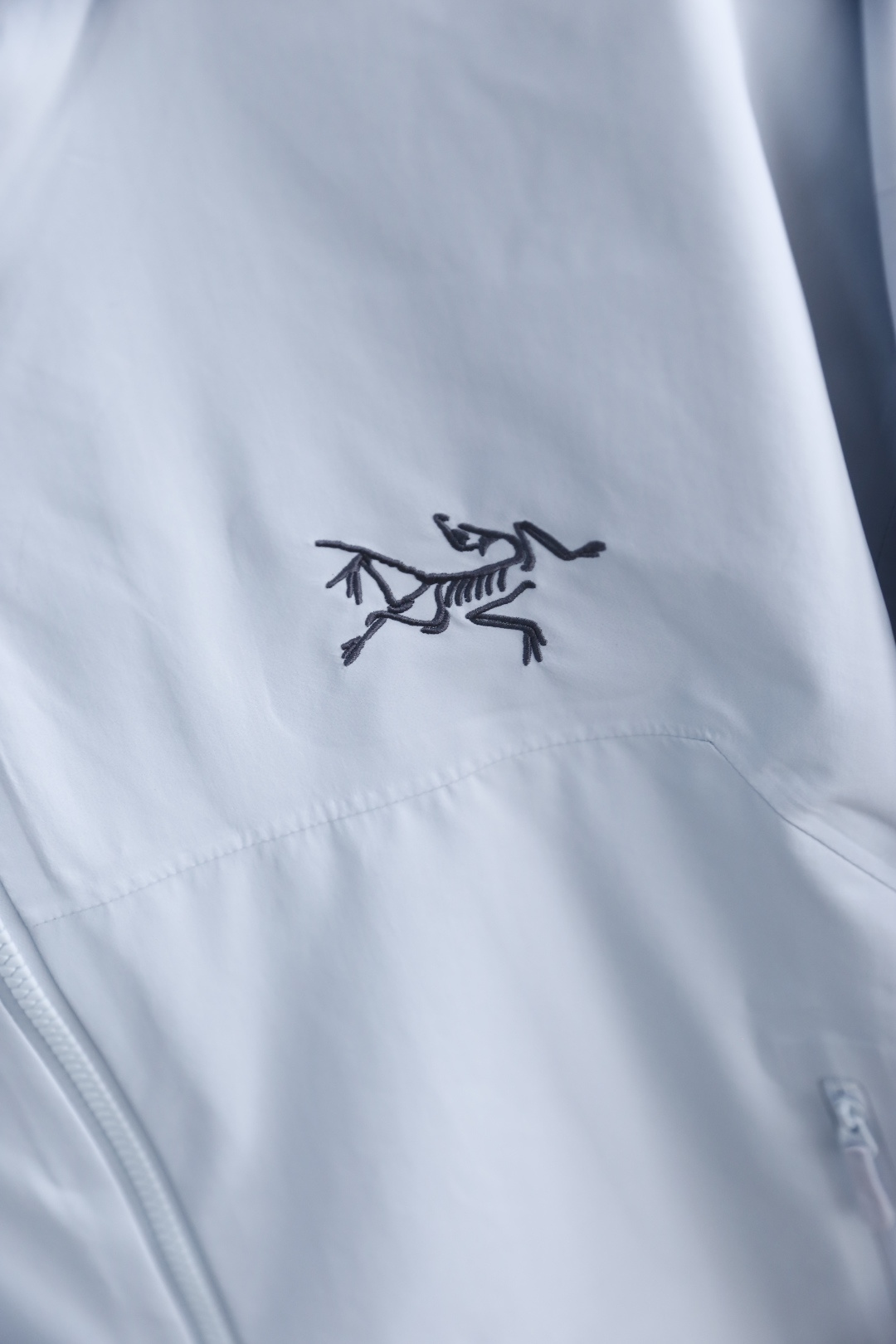 🔥始祖鸟/archaeoPteryx.
26早秋新品🆕时尚百搭男女同款冲锋衣！胸前采用品牌经典LOGO搭