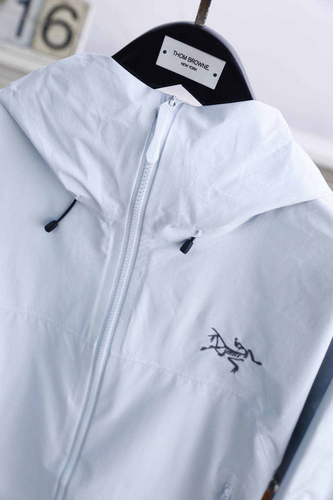 🔥始祖鸟/archaeoPteryx.
26早秋新品🆕时尚百搭男女同款冲锋衣！胸前采用品牌经典LOGO搭