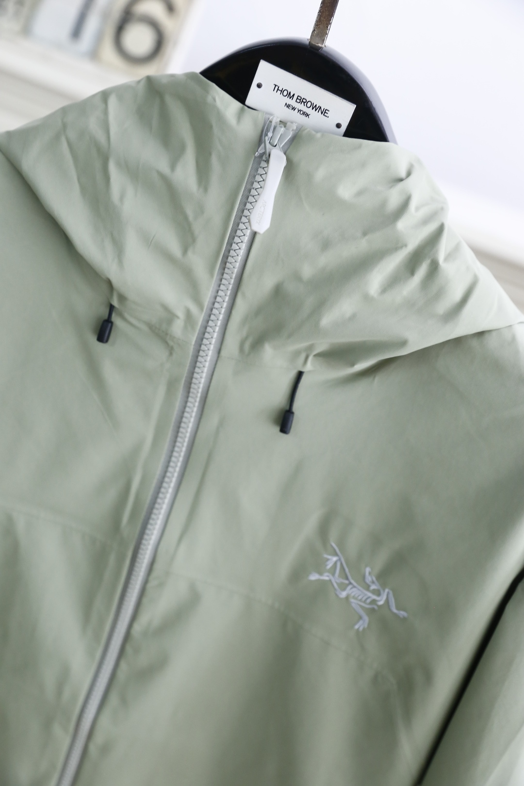 🔥始祖鸟/archaeoPteryx.
26早秋新品🆕时尚百搭男女同款冲锋衣！胸前采用品牌经典LOGO搭