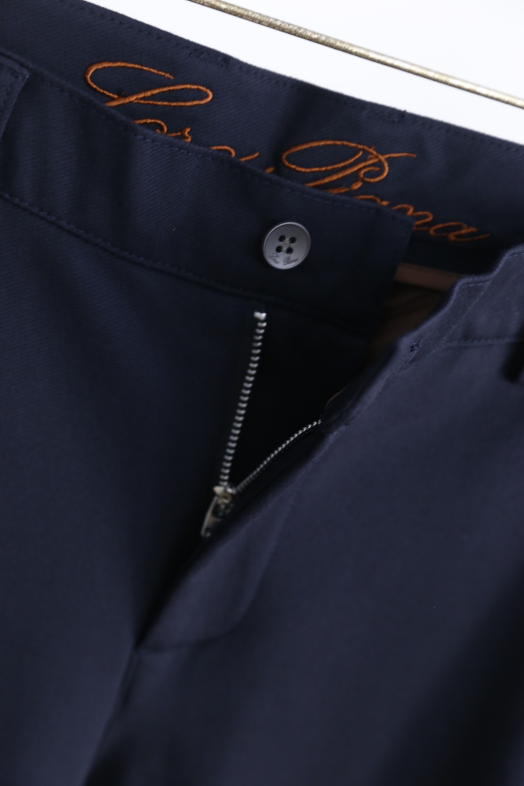 🔥lP🆕.
25早秋新款发布！lP🆕时尚男士百搭松紧腰休闲西裤！奢华品牌经典字母LOGO设计！采用舒适柔