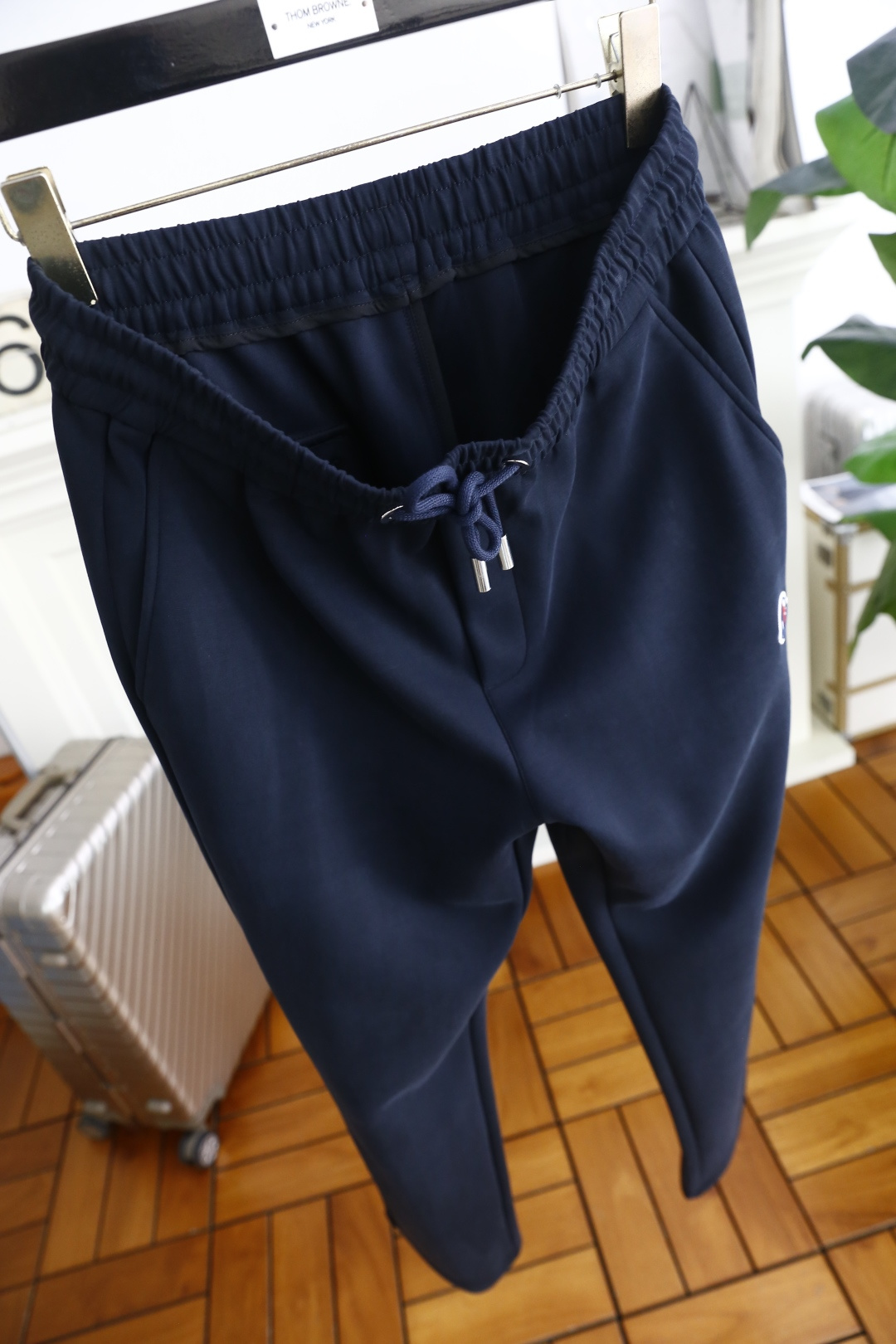 🔥蒙口/Mo*cler.
26早秋时尚新品男士休闲裤！采用进口舒适透气面料，奢华品牌经典字母图案设计 上