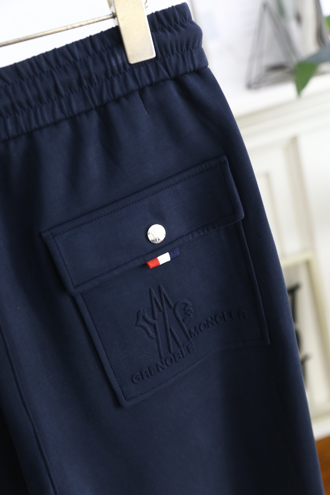 🔥蒙口/Mo*cler.
26早秋时尚新品男士休闲裤！采用进口舒适透气面料，奢华品牌经典字母图案设计 上