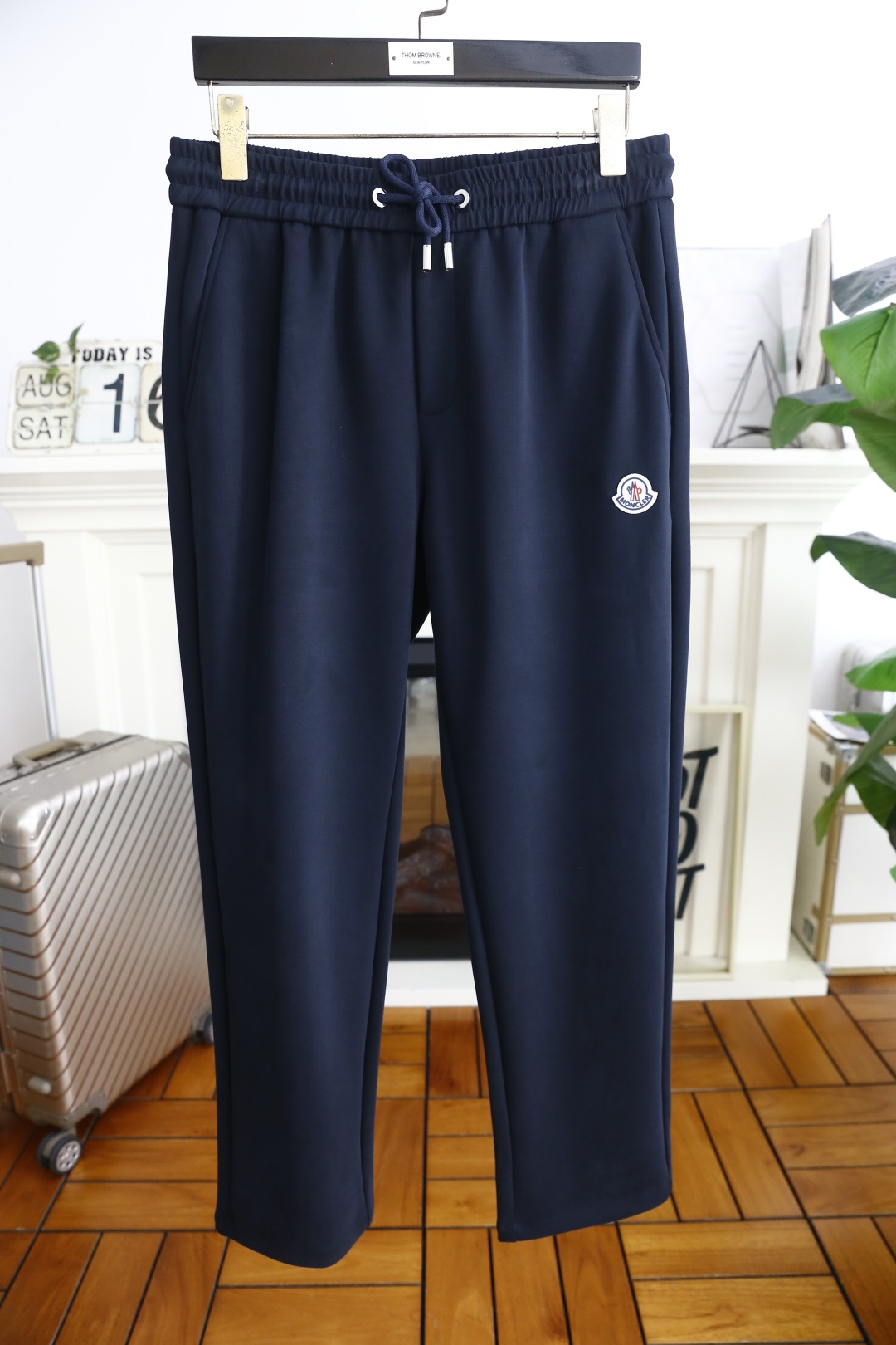 🔥蒙口/Mo*cler.
26早秋时尚新品男士休闲裤！采用进口舒适透气面料，奢华品牌经典字母图案设计 上