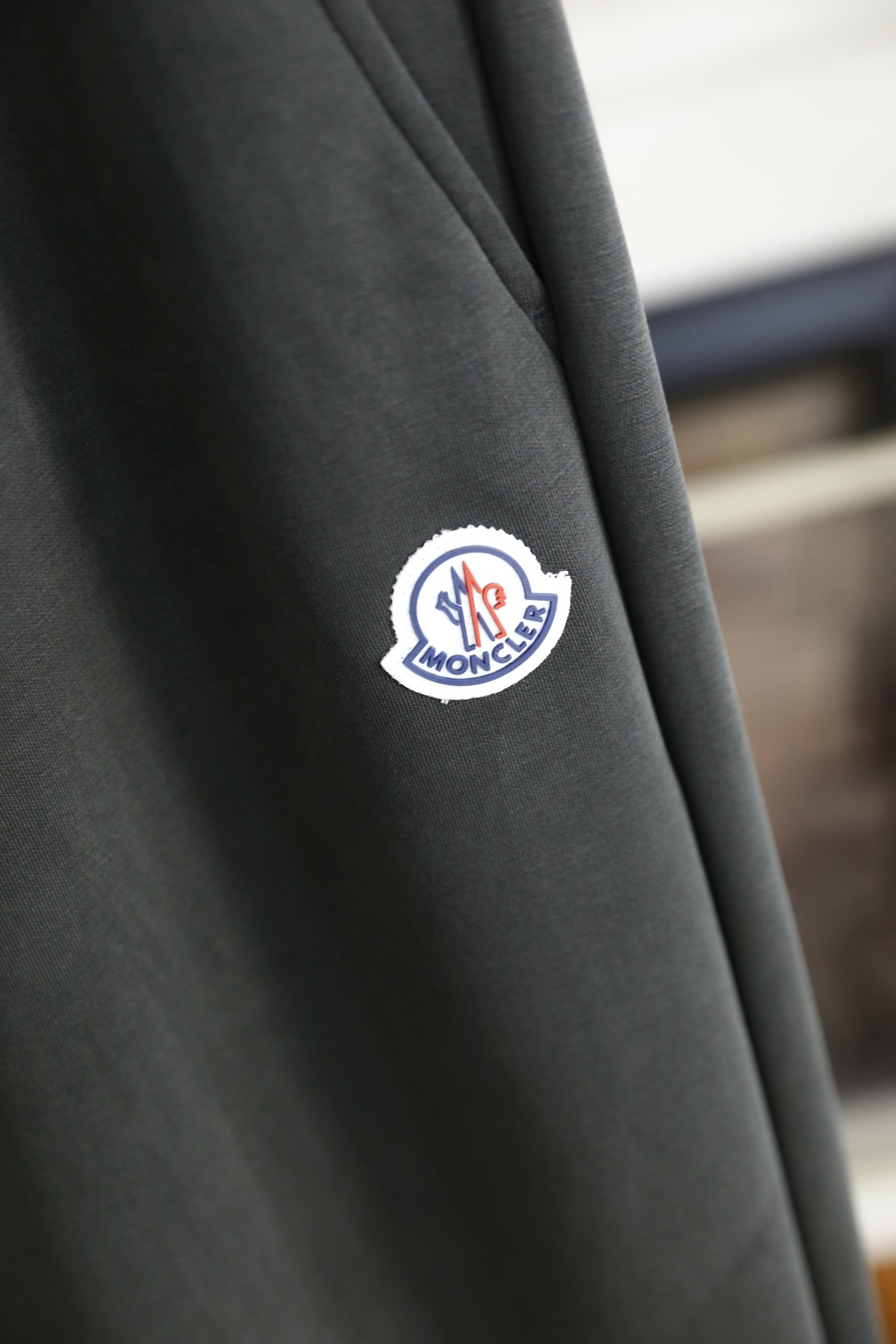 🔥蒙口/Mo*cler.
26早秋时尚新品男士休闲裤！采用进口舒适透气面料，奢华品牌经典字母图案设计 上