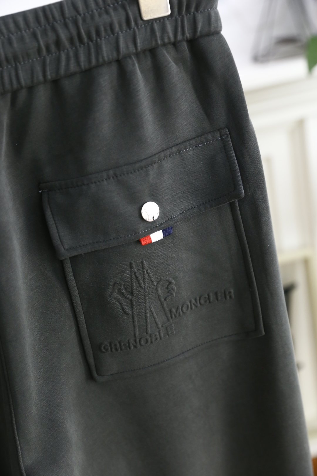 🔥蒙口/Mo*cler.
26早秋时尚新品男士休闲裤！采用进口舒适透气面料，奢华品牌经典字母图案设计 上