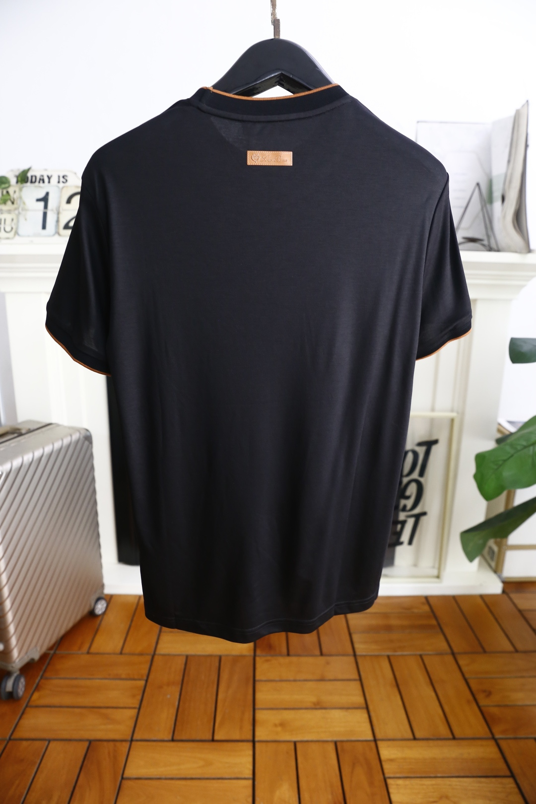 🔥lP🆕.
2025夏季时尚圆领短袖👍高级定制百搭款式！更有实用感 任何人都可以轻松驾驭 采用经典双丝光