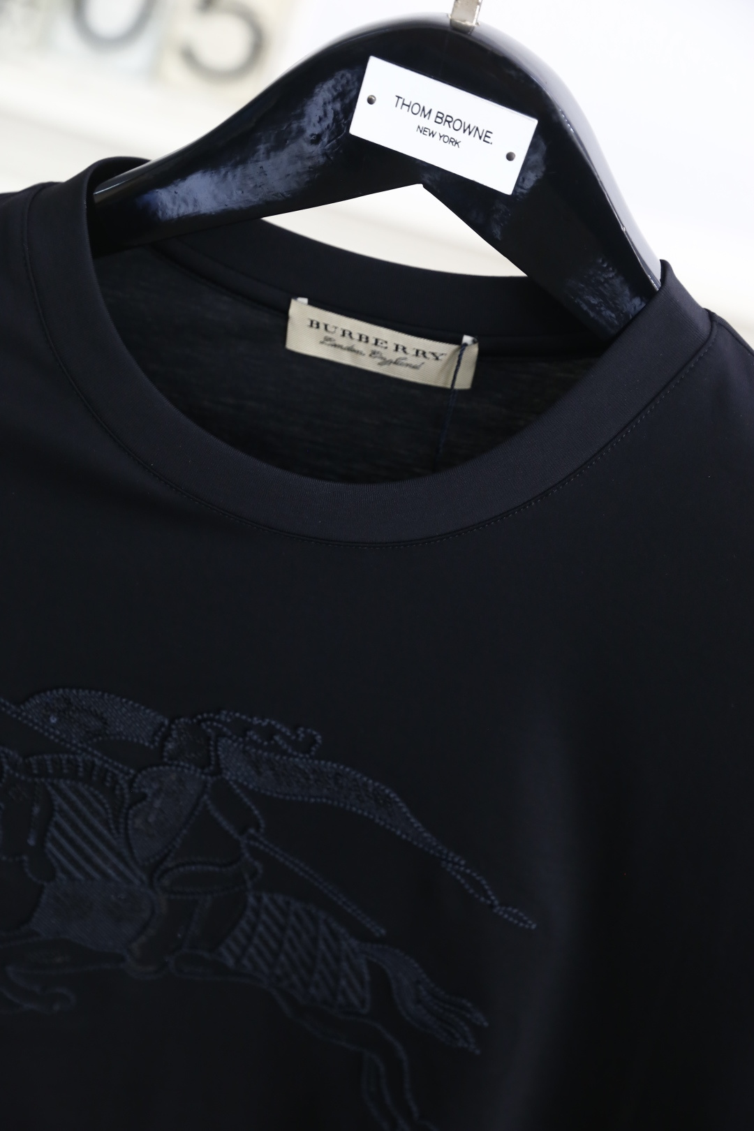 🔥巴宝丽/Burbe*ry.
25Bur夏季男士圆领短袖🍃经典圆领设计！胸前品牌战马LOGO标识标注👍🏼