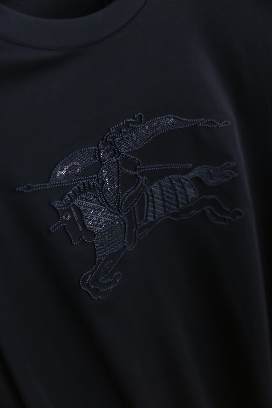 🔥巴宝丽/Burbe*ry.
25Bur夏季男士圆领短袖🍃经典圆领设计！胸前品牌战马LOGO标识标注👍🏼