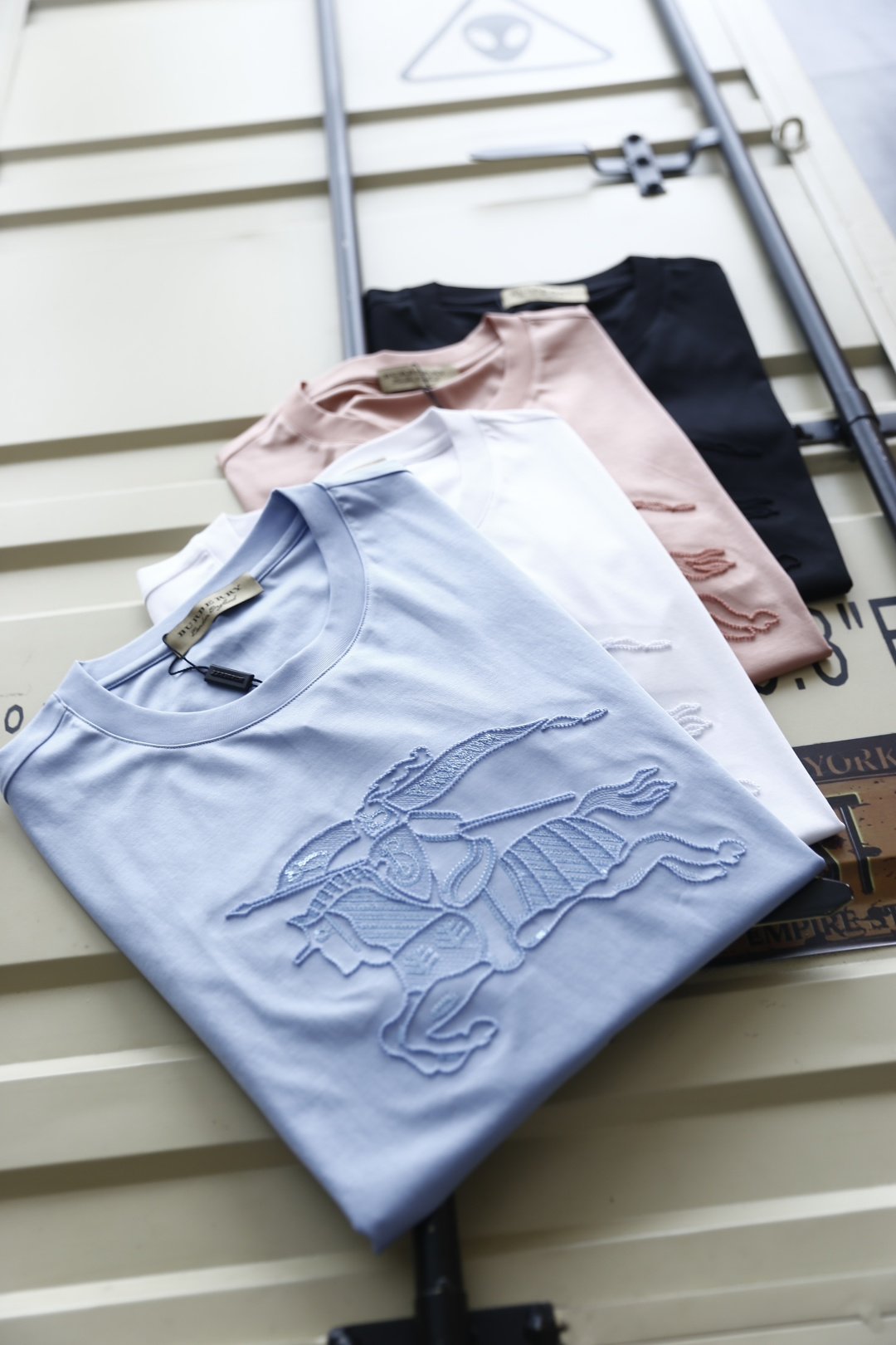 🔥巴宝丽/Burbe*ry.
25Bur夏季男士圆领短袖🍃经典圆领设计！胸前品牌战马LOGO标识标注👍🏼