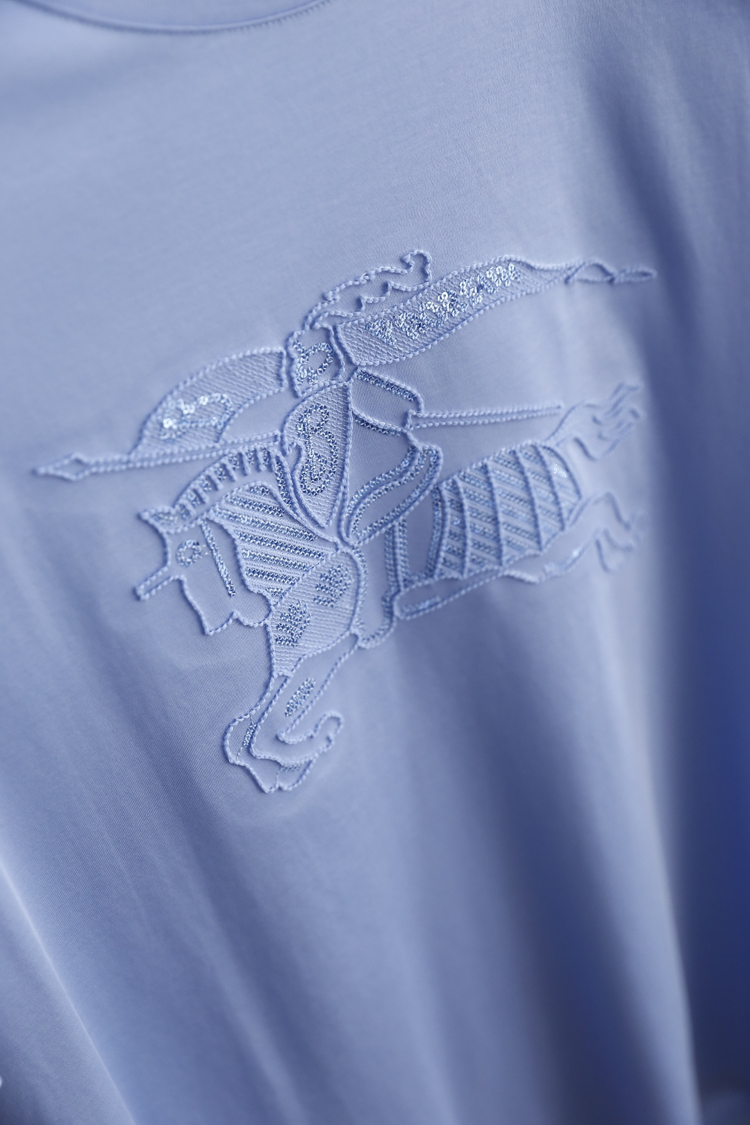 🔥巴宝丽/Burbe*ry.
25Bur夏季男士圆领短袖🍃经典圆领设计！胸前品牌战马LOGO标识标注👍🏼