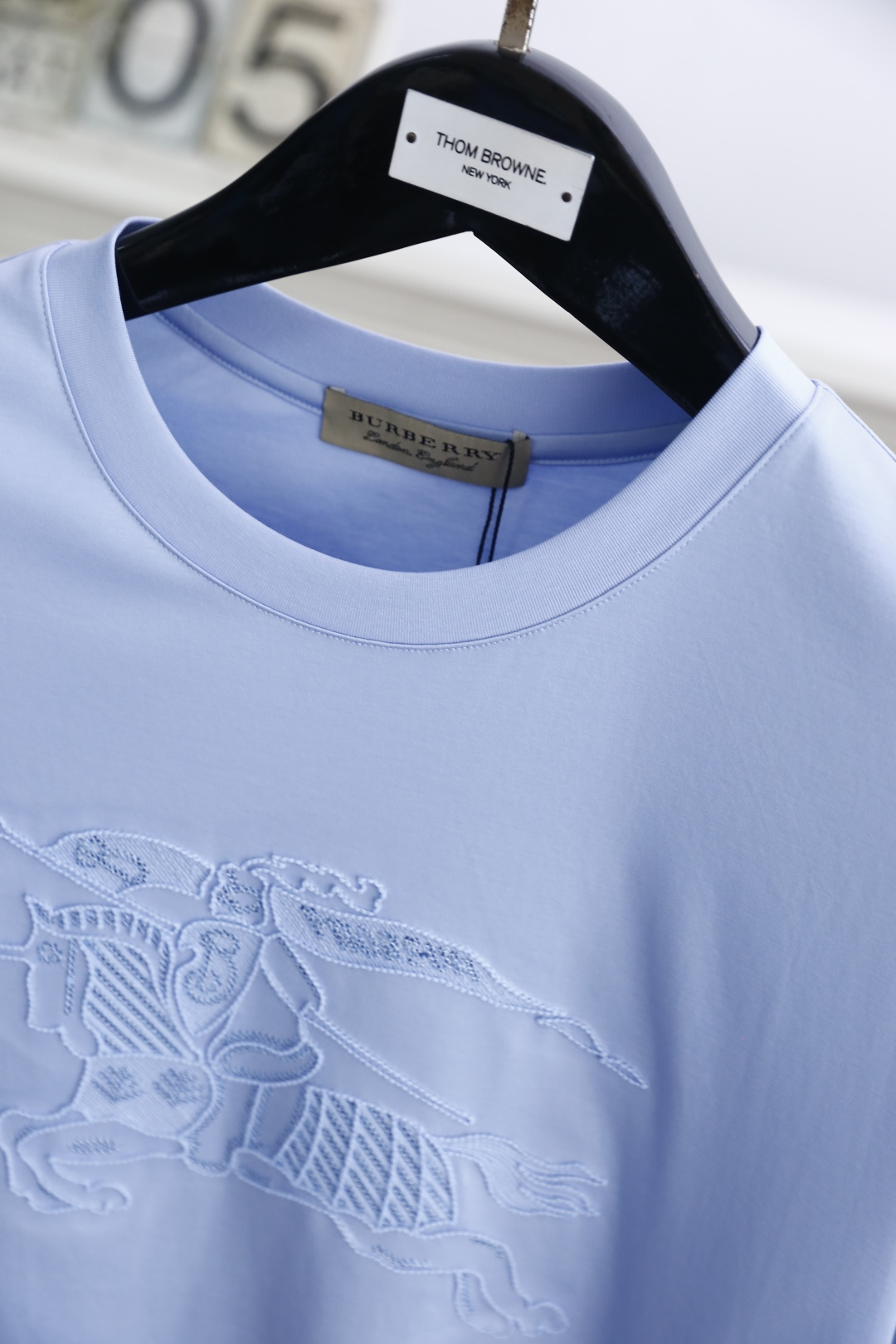 🔥巴宝丽/Burbe*ry.
25Bur夏季男士圆领短袖🍃经典圆领设计！胸前品牌战马LOGO标识标注👍🏼