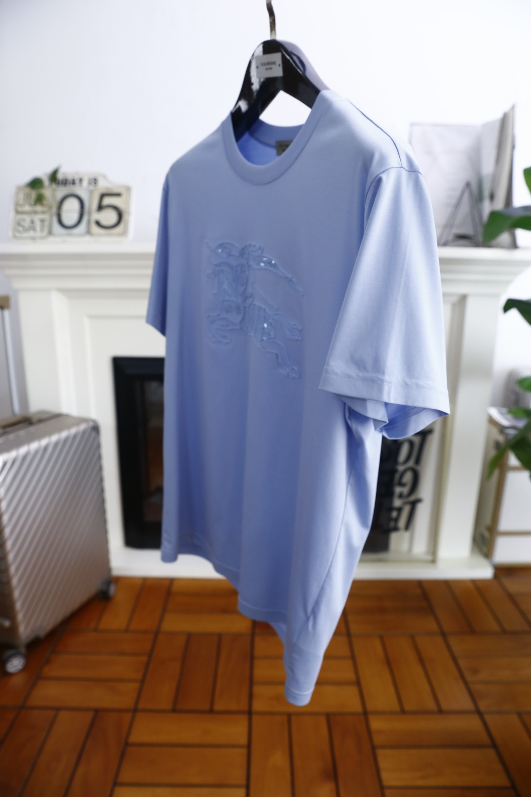 🔥巴宝丽/Burbe*ry.
25Bur夏季男士圆领短袖🍃经典圆领设计！胸前品牌战马LOGO标识标注👍🏼