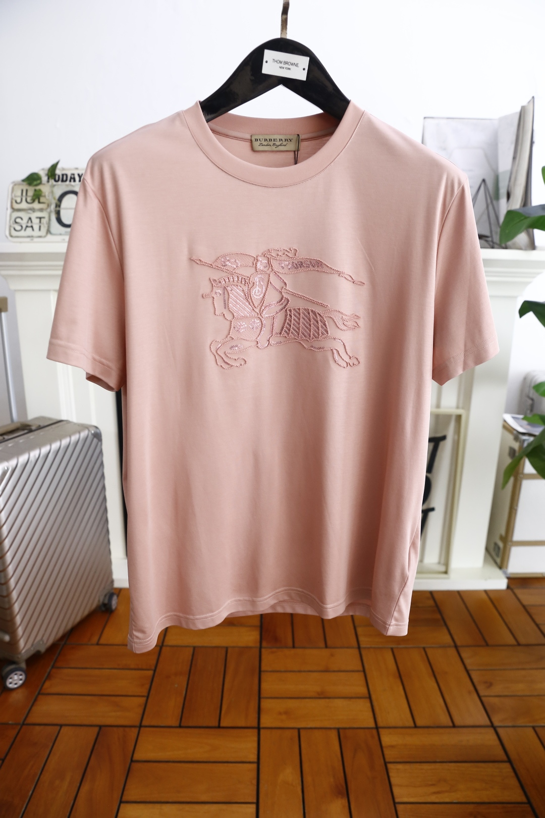 🔥巴宝丽/Burbe*ry.
25Bur夏季男士圆领短袖🍃经典圆领设计！胸前品牌战马LOGO标识标注👍🏼