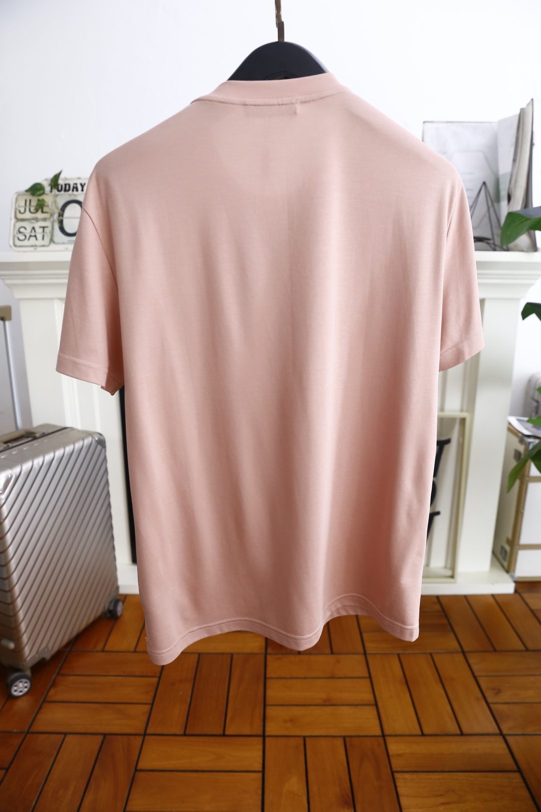 🔥巴宝丽/Burbe*ry.
25Bur夏季男士圆领短袖🍃经典圆领设计！胸前品牌战马LOGO标识标注👍🏼