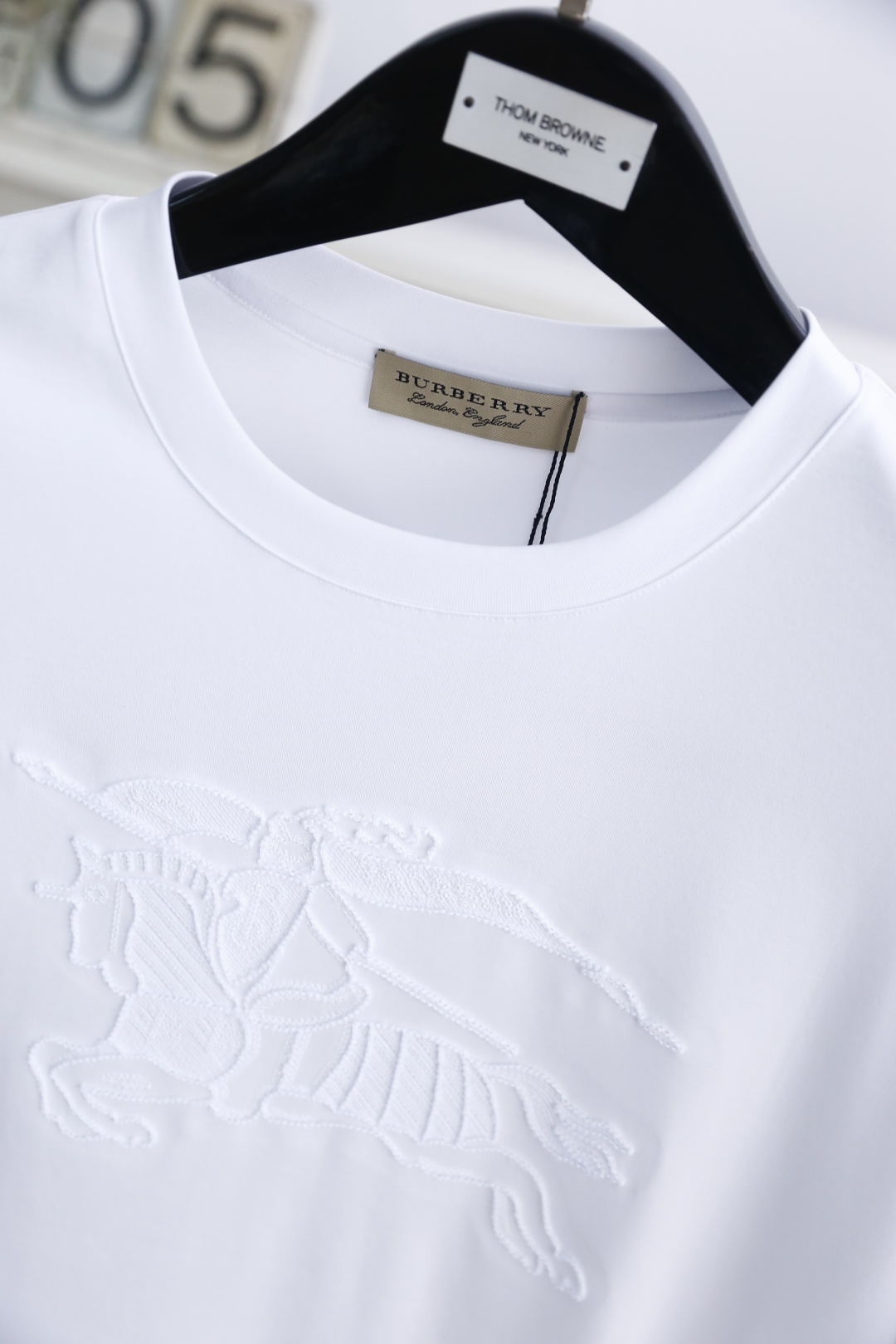 🔥巴宝丽/Burbe*ry.
25Bur夏季男士圆领短袖🍃经典圆领设计！胸前品牌战马LOGO标识标注👍🏼