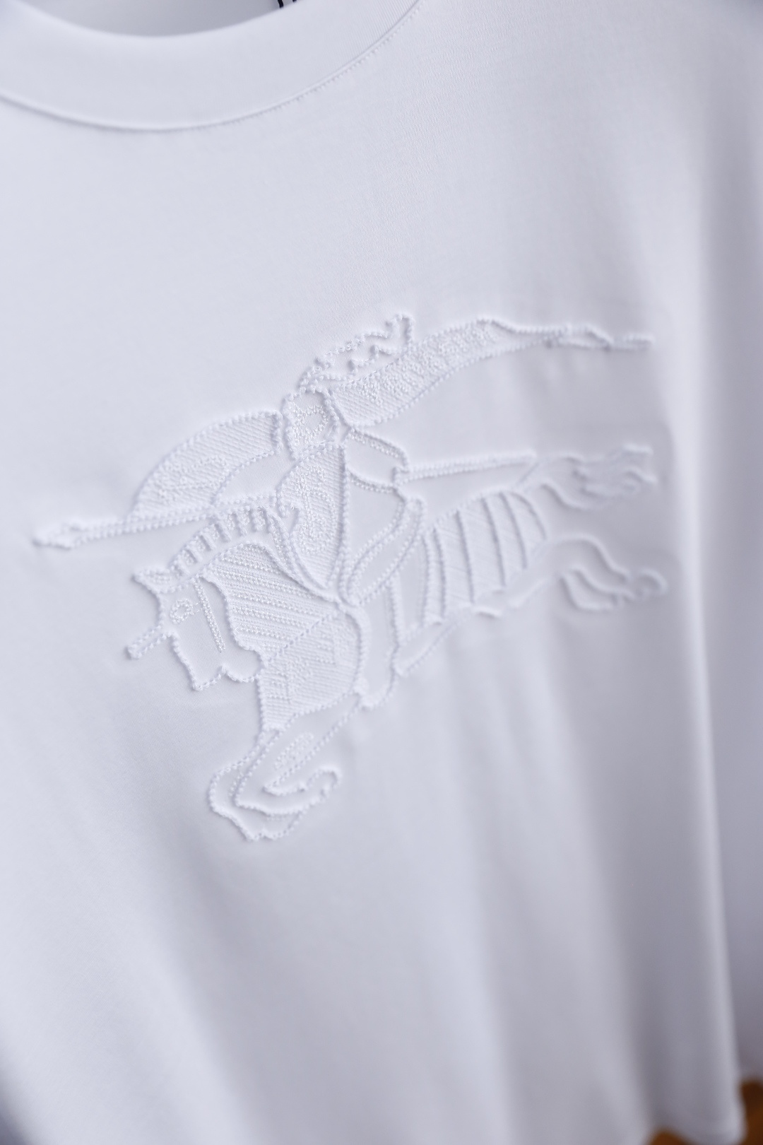 🔥巴宝丽/Burbe*ry.
25Bur夏季男士圆领短袖🍃经典圆领设计！胸前品牌战马LOGO标识标注👍🏼