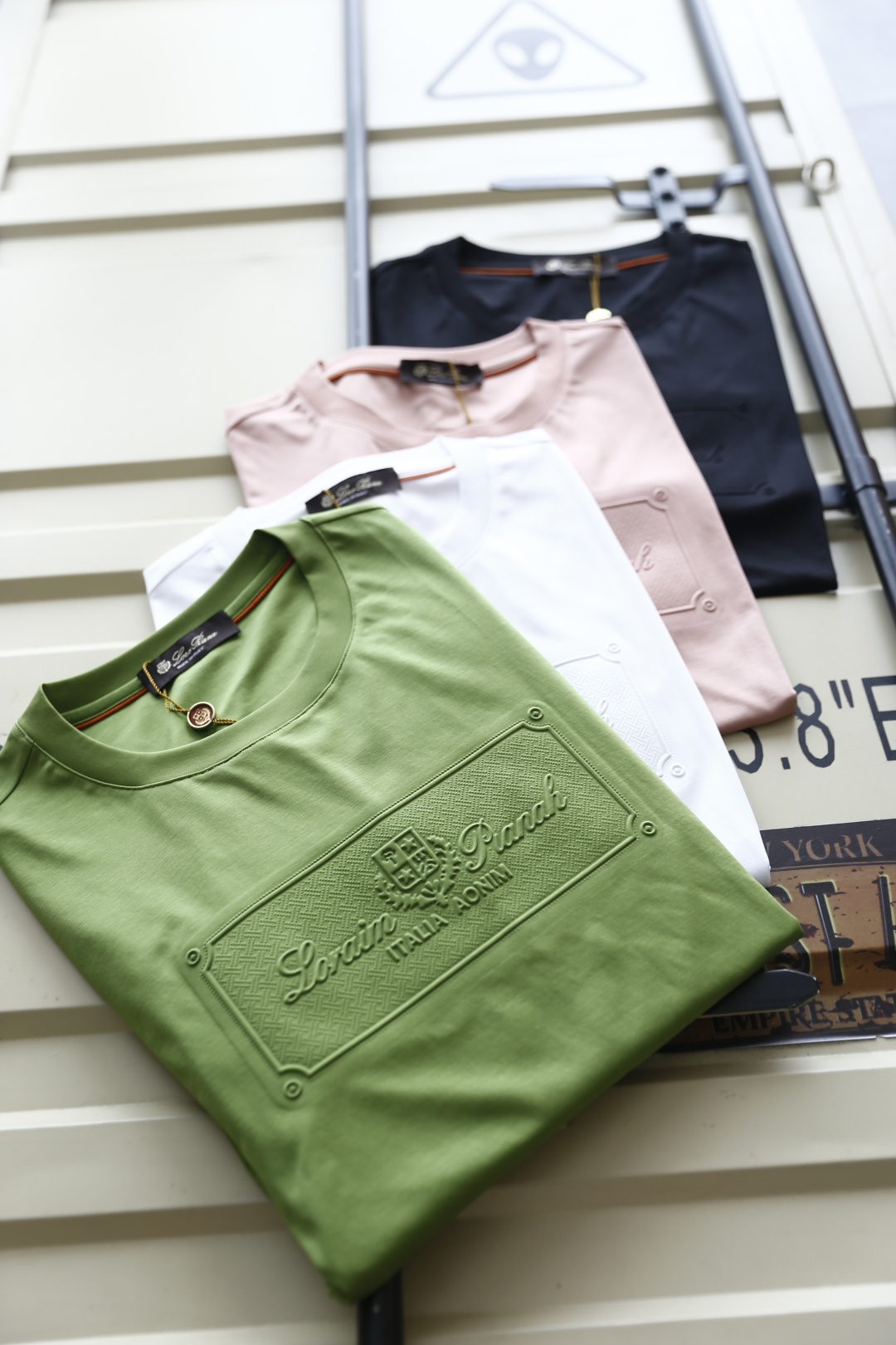 🔥lP🆕.
2025夏季时尚圆领短袖👍高级定制百搭款式！更有实用感 任何人都可以轻松驾驭 采用经典舒适透