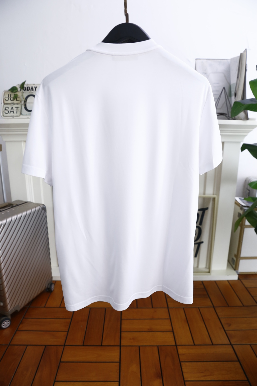 🔥lP🆕.
2025夏季时尚圆领短袖👍高级定制百搭款式！更有实用感 任何人都可以轻松驾驭 采用经典舒适透