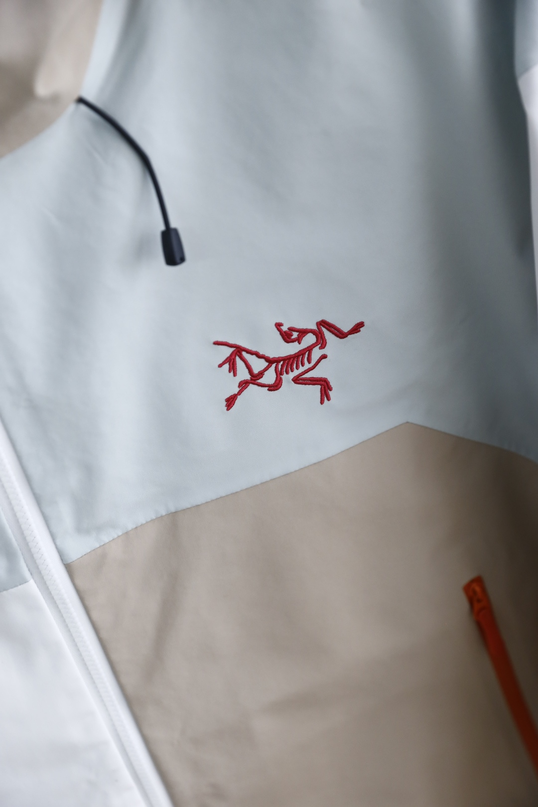 🔥始祖鸟/archaeoPteryx.
26秋季新品！外出登山必入手款👍时尚百搭男女同款拼色冲锋衣！胸前