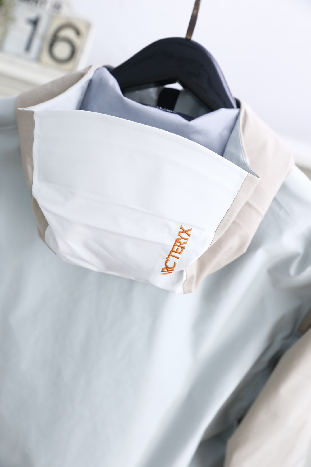 🔥始祖鸟/archaeoPteryx.
26秋季新品！外出登山必入手款👍时尚百搭男女同款拼色冲锋衣！胸前