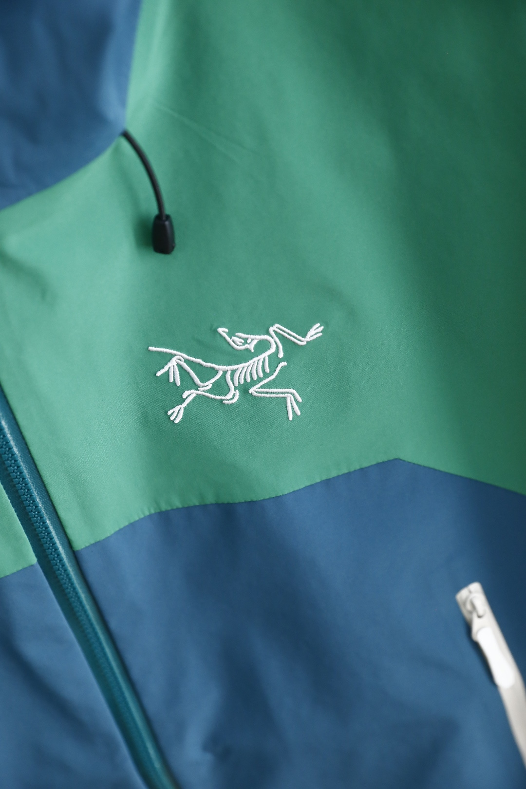 🔥始祖鸟/archaeoPteryx.
26秋季新品！外出登山必入手款👍时尚百搭男女同款拼色冲锋衣！胸前