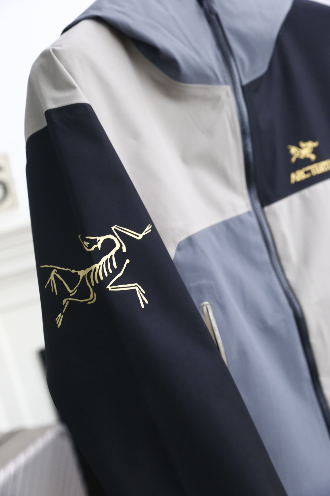 🔥始祖鸟/archaeoPteryx.
26秋季新品！外出登山必入手款👍时尚百搭男女同款拼色冲锋衣！胸前