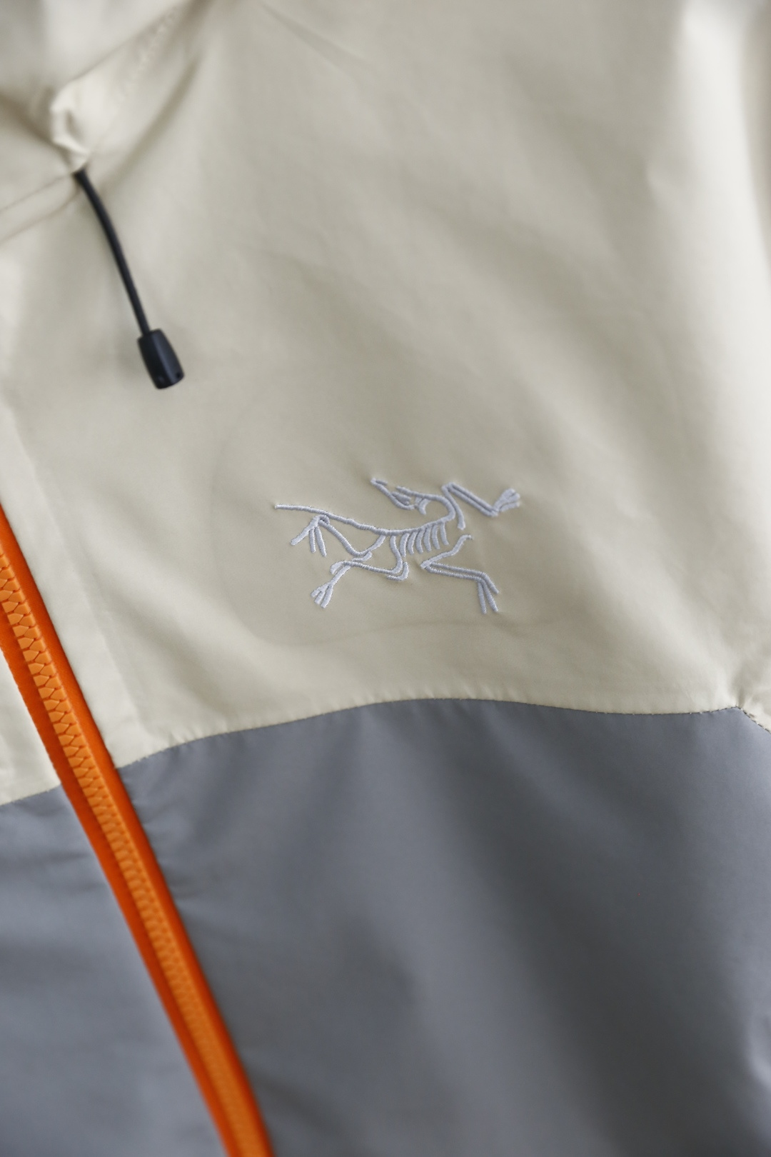 🔥始祖鸟/archaeoPteryx.
26秋季新品！外出登山必入手款👍时尚百搭男女同款拼色冲锋衣！胸前