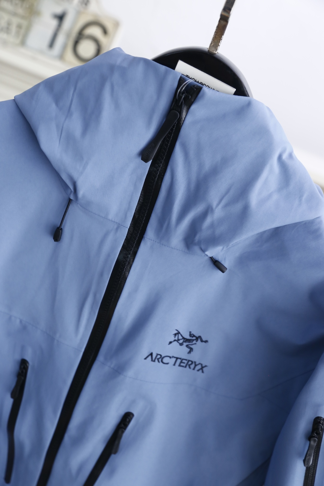 🔥始祖鸟/archaeoPteryx.
26早秋新品🆕时尚百搭男女同款冲锋衣！胸前采用品牌经典LOGO搭