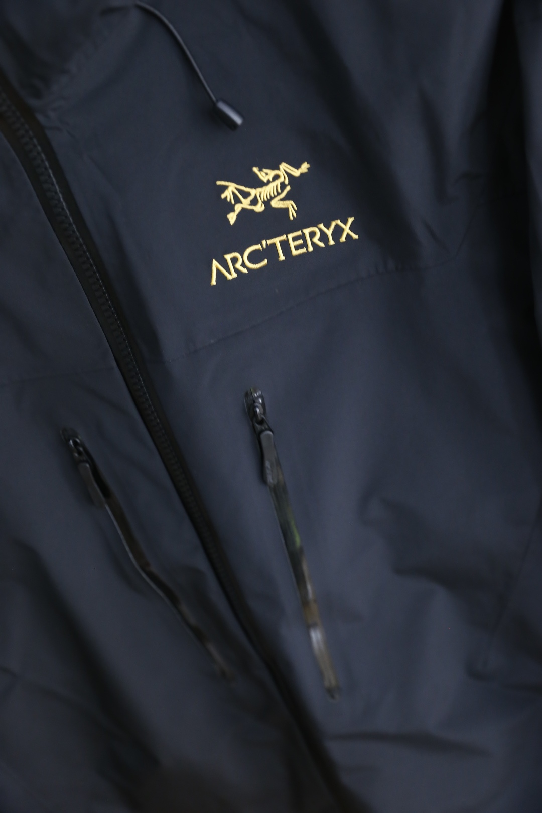 🔥始祖鸟/archaeoPteryx.
26早秋新品🆕时尚百搭男女同款冲锋衣！胸前采用品牌经典LOGO搭