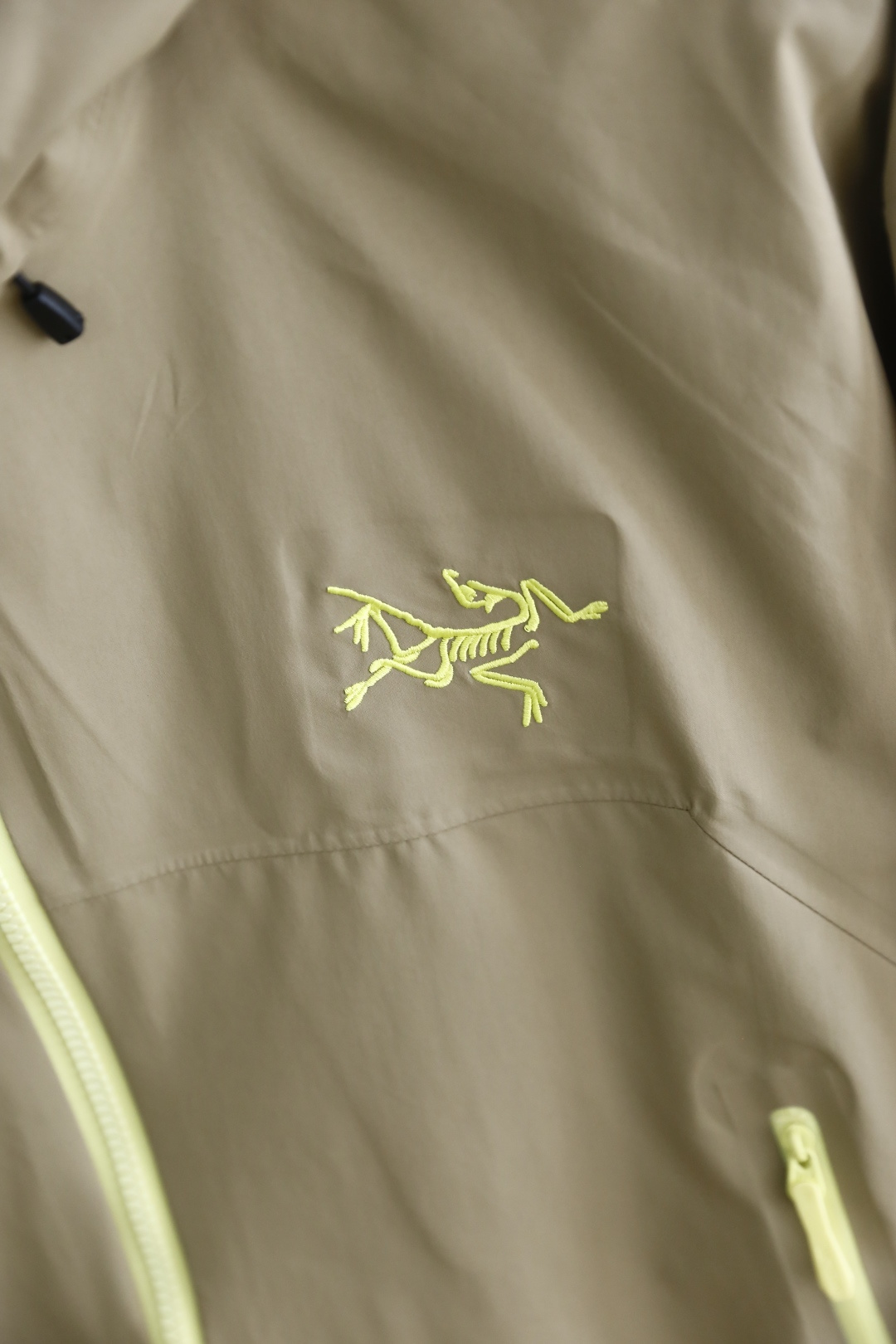 🔥始祖鸟/archaeoPteryx.
26早秋新品🆕时尚百搭男女同款冲锋衣！胸前采用品牌经典LOGO搭