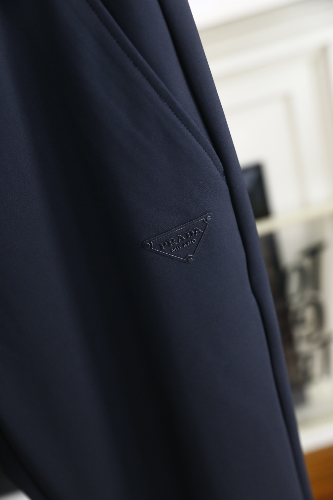 🔥普拉*/Pr*da.
早秋新款男士休闲裤！采用进口舒适面料，奢华经典品牌三角标字母LOGO设计 上身随