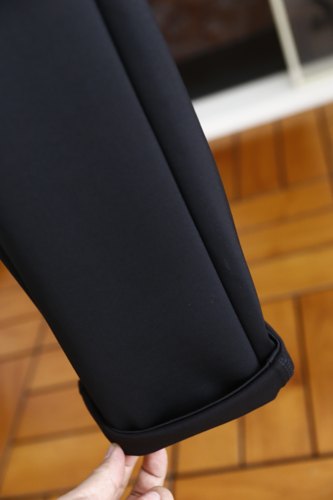 🔥普拉*/Pr*da.
早秋新款男士休闲裤！采用进口舒适面料，奢华经典品牌三角标字母LOGO设计 上身随