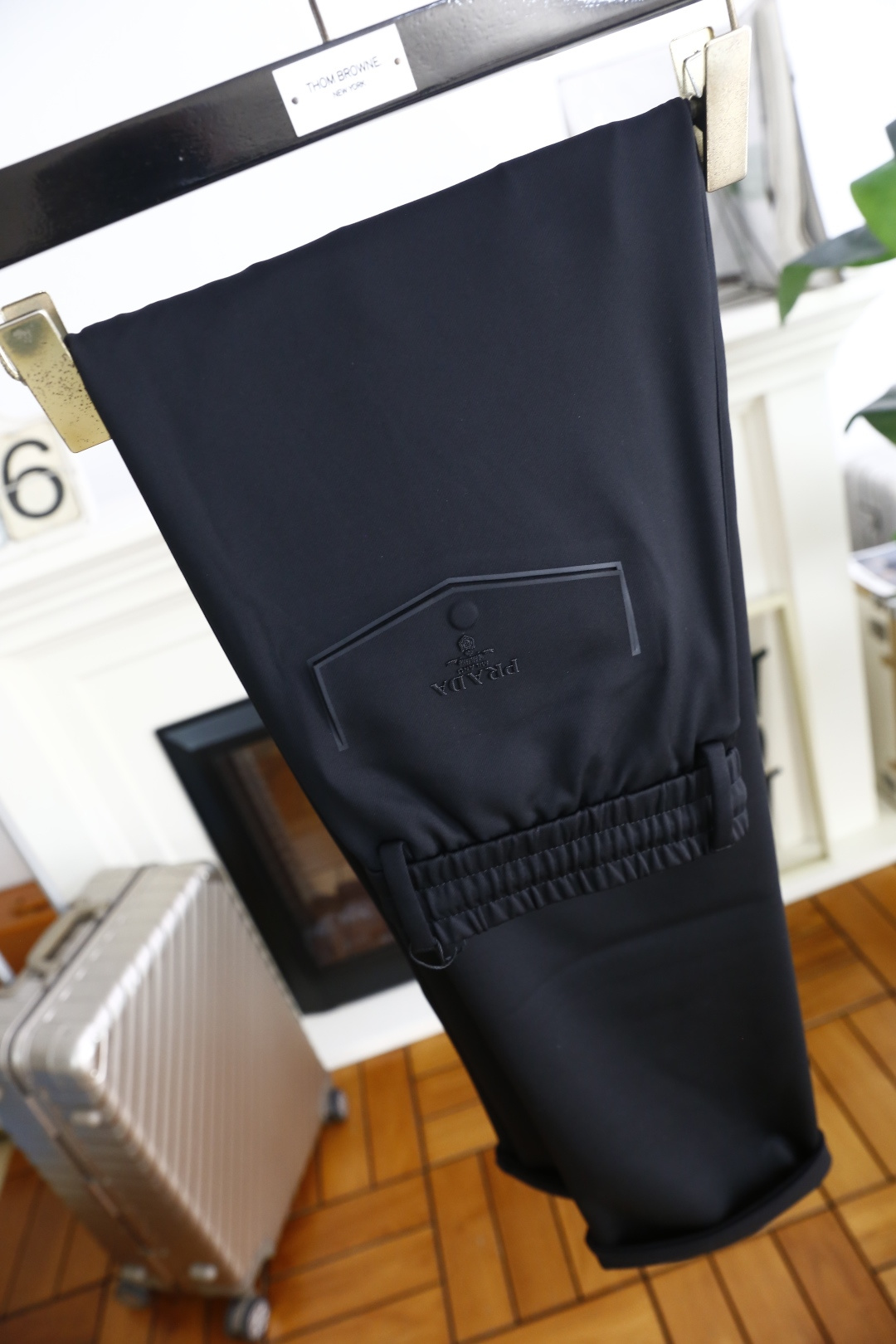 🔥普拉*/Pr*da.
早秋新款男士休闲裤！采用进口舒适面料，奢华经典品牌三角标字母LOGO设计 上身随