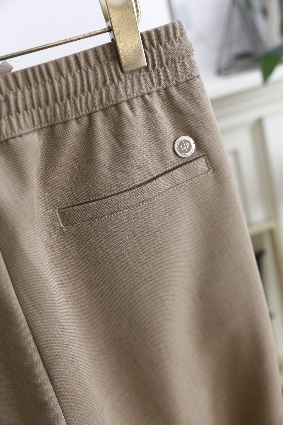 🔥lP🆕.
25早秋新款发布！lP🆕时尚男士百搭松紧腰休闲西裤！奢华品牌经典字母LOGO设计！采用舒适柔