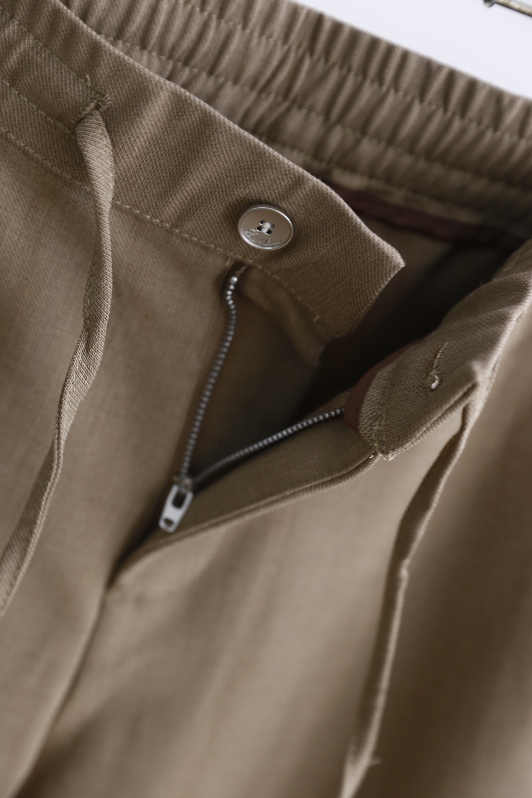 🔥lP🆕.
25早秋新款发布！lP🆕时尚男士百搭松紧腰休闲西裤！奢华品牌经典字母LOGO设计！采用舒适柔