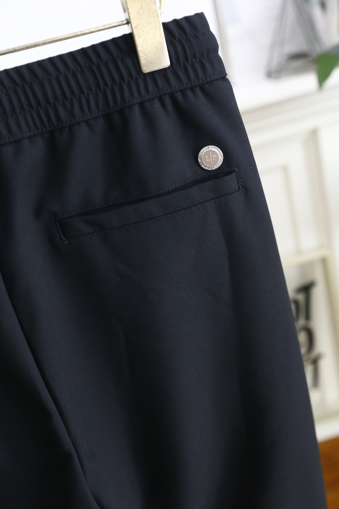 🔥lP🆕.
25早秋新款发布！lP🆕时尚男士百搭松紧腰休闲西裤！奢华品牌经典字母LOGO设计！采用舒适柔