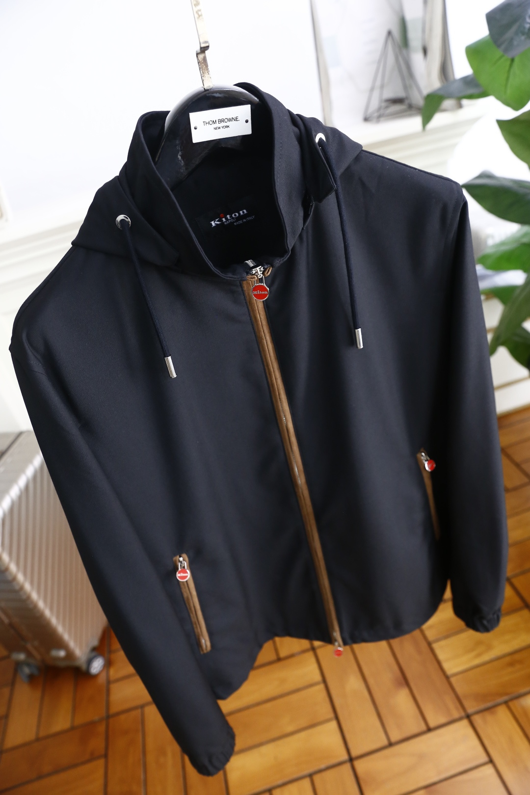 🔥kiton.
秋季新款🆕时尚男士连帽夹克👍🏼奢华品牌经典logo设计👍高级定制 任何人都可以轻松驾驶 