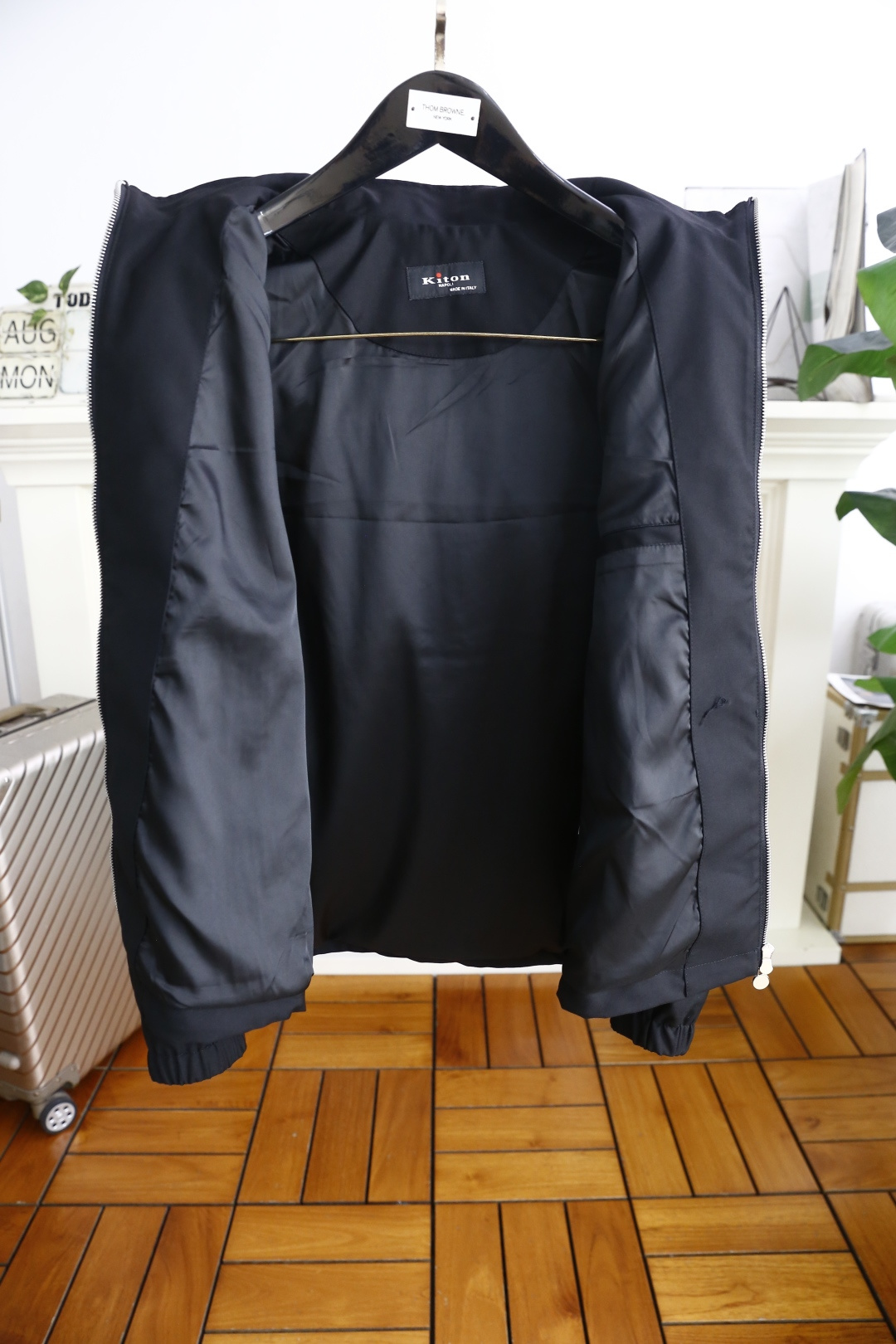 🔥kiton.
秋季新款🆕时尚男士连帽夹克👍🏼奢华品牌经典logo设计👍高级定制 任何人都可以轻松驾驶 