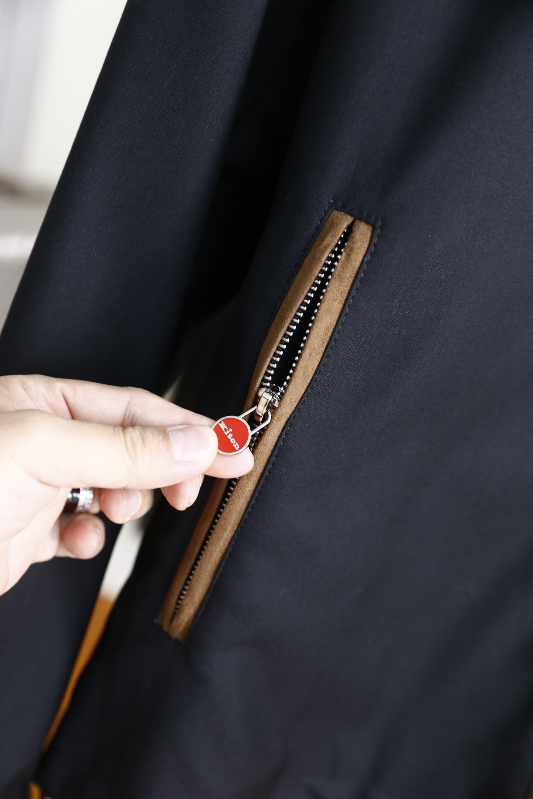 🔥kiton.
秋季新款🆕时尚男士连帽夹克👍🏼奢华品牌经典logo设计👍高级定制 任何人都可以轻松驾驶 