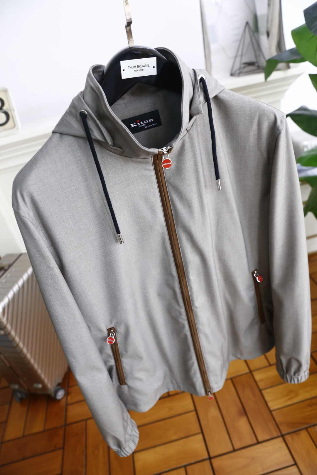 🔥kiton.
秋季新款🆕时尚男士连帽夹克👍🏼奢华品牌经典logo设计👍高级定制 任何人都可以轻松驾驶 