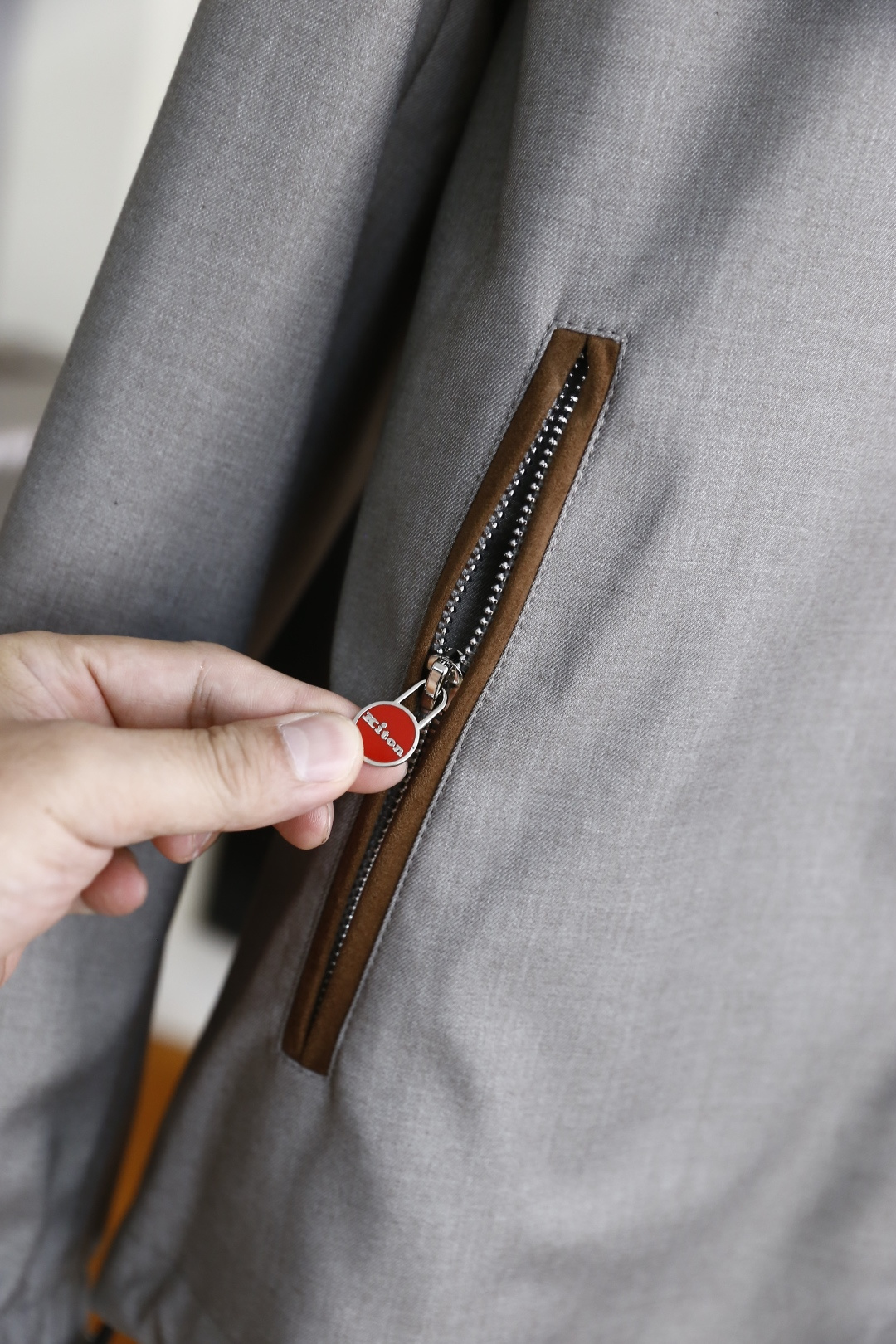 🔥kiton.
秋季新款🆕时尚男士连帽夹克👍🏼奢华品牌经典logo设计👍高级定制 任何人都可以轻松驾驶 