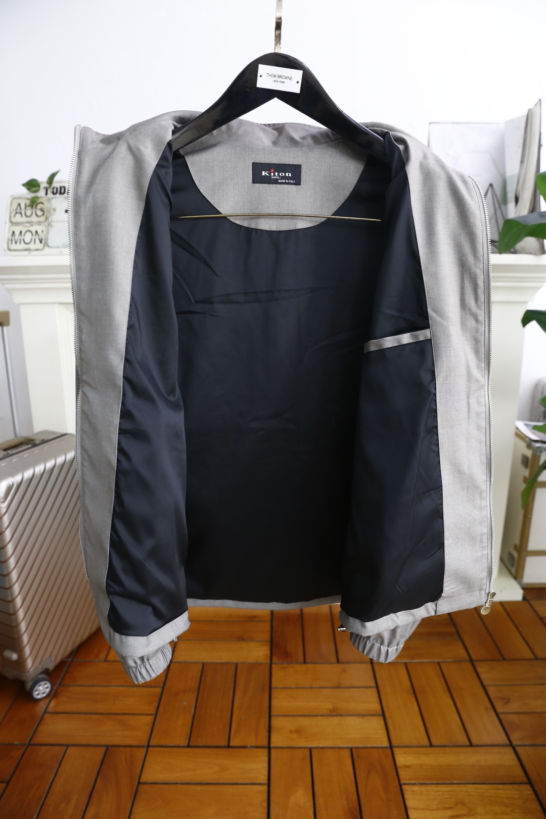 🔥kiton.
秋季新款🆕时尚男士连帽夹克👍🏼奢华品牌经典logo设计👍高级定制 任何人都可以轻松驾驶 