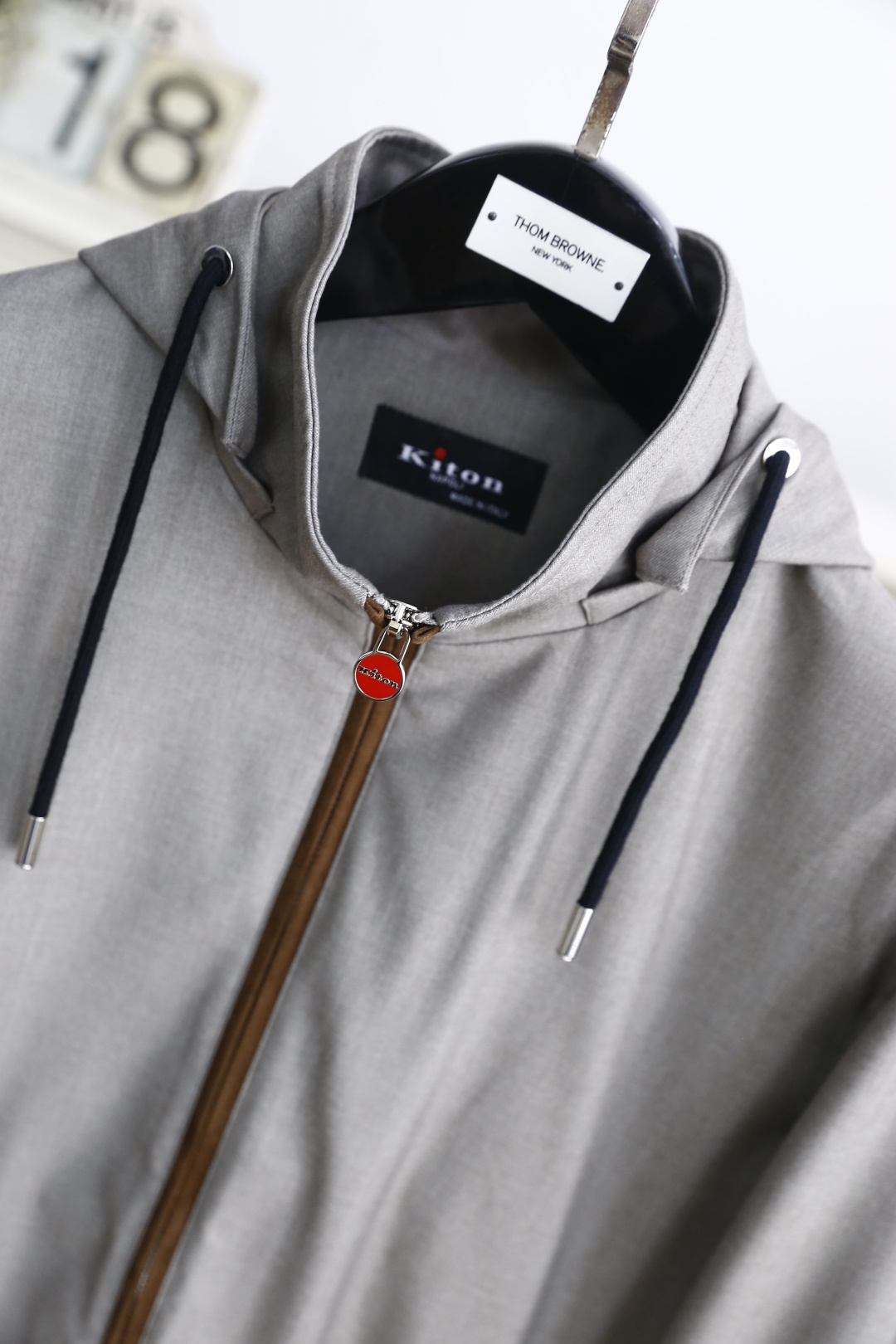 🔥kiton.
秋季新款🆕时尚男士连帽夹克👍🏼奢华品牌经典logo设计👍高级定制 任何人都可以轻松驾驶 